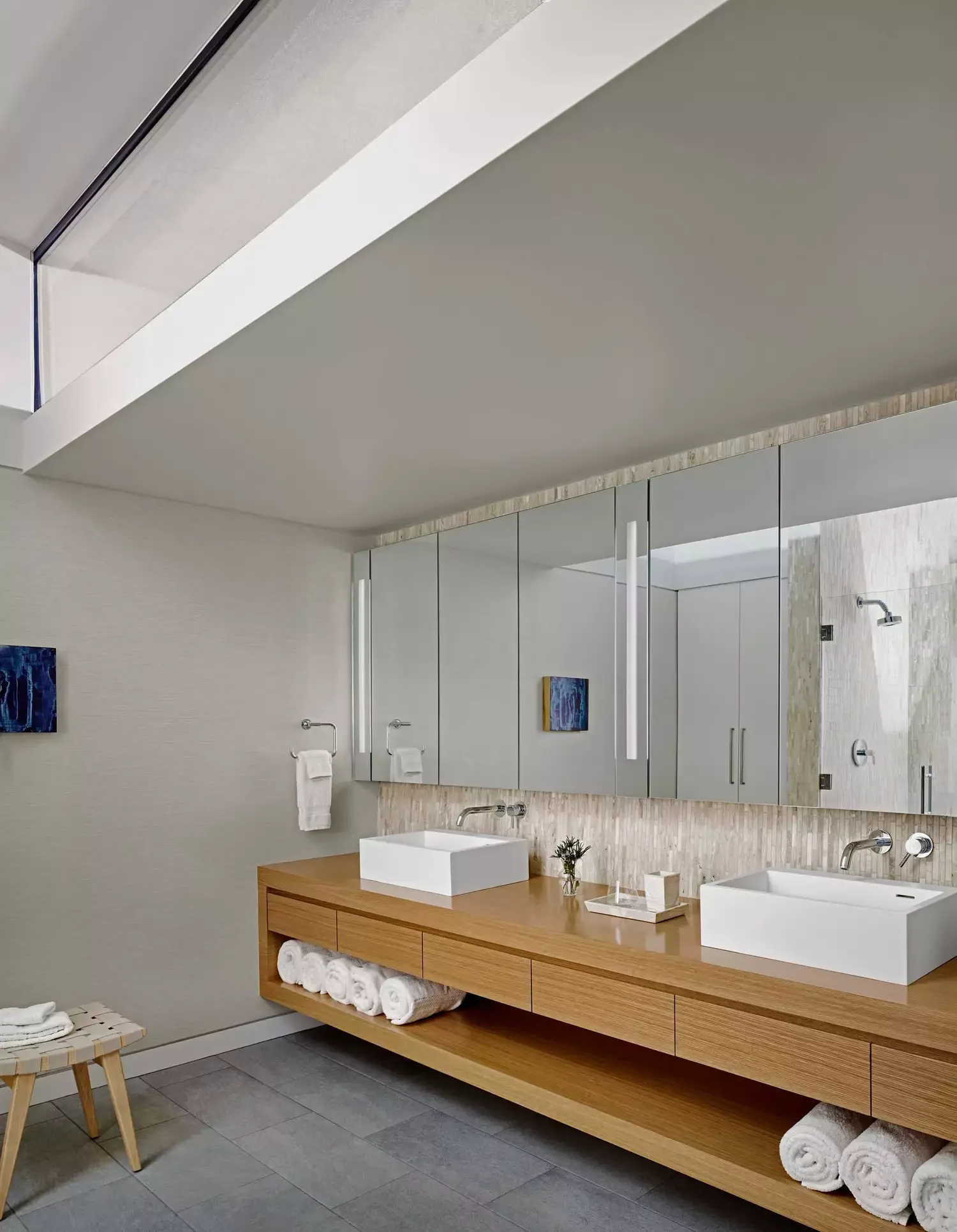 33 Japandi Bathroom Ideas for Ultimate Zen Transformation Textured Backsplash