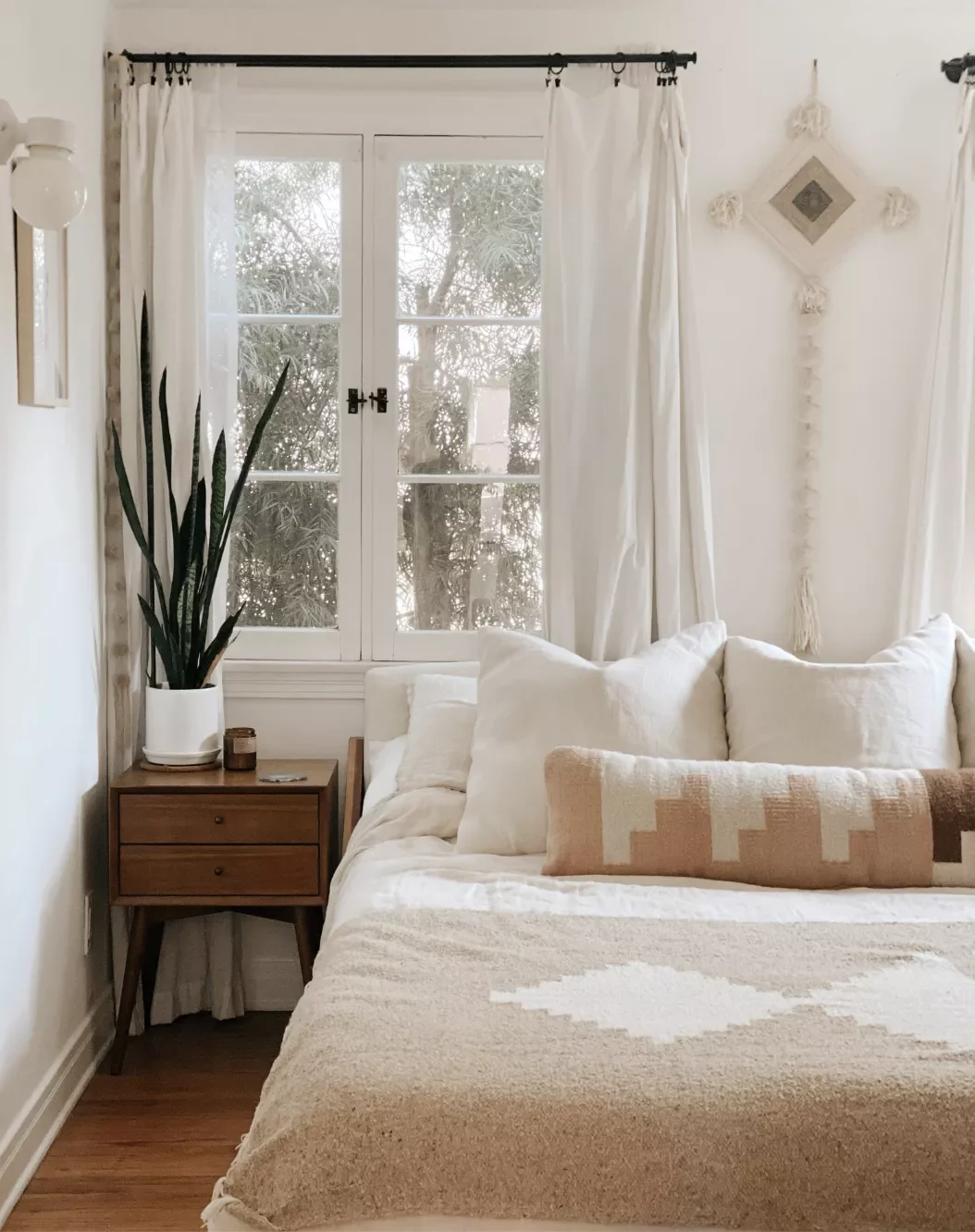 22 Rustic Bedroom Designs That Create Your Perfect Cozy Retreat 13 Textured Bedroom