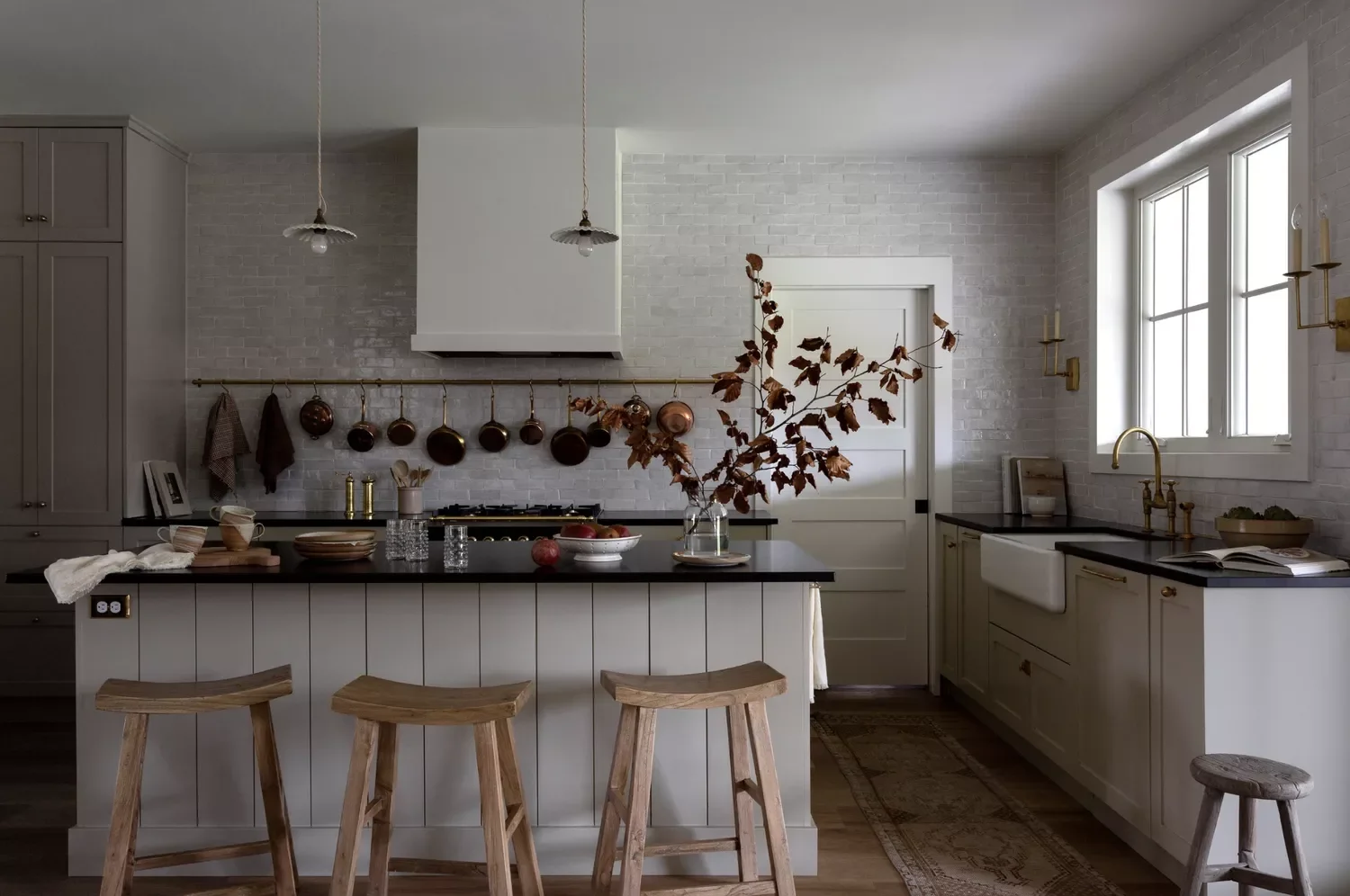 35 Stunning White and Gold Kitchen Designs for Ultimate Luxury Textured White and Gold Kitchen