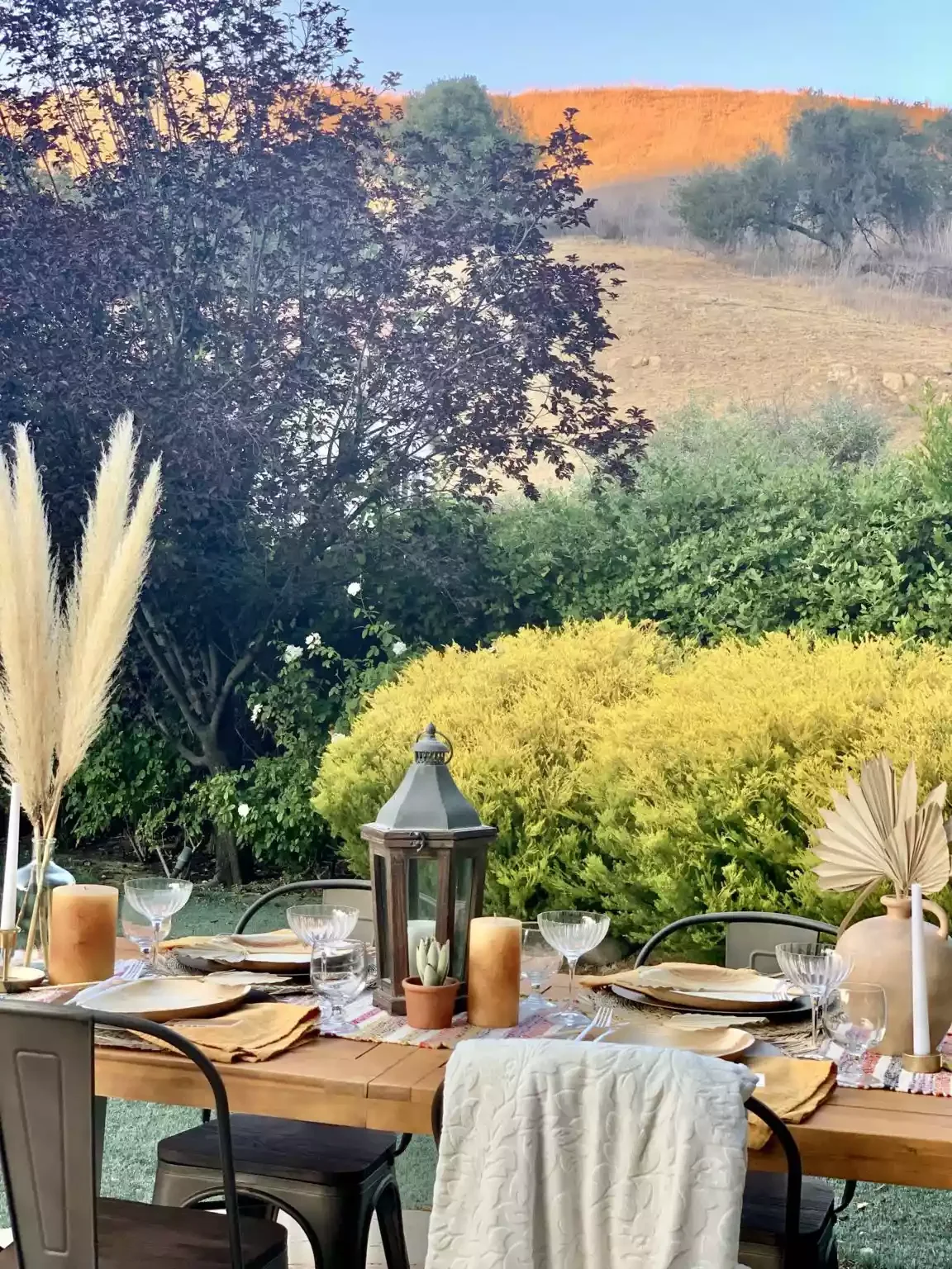 62 Stunning Thanksgiving Table Ideas That Will Wow Your Guests 48 Thanksgiving Garden Table