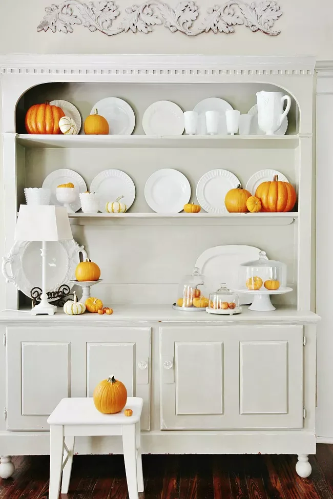 55 Stunning Thanksgiving Décor Ideas to Transform Your Home with Style 36 Thanksgiving Hutch