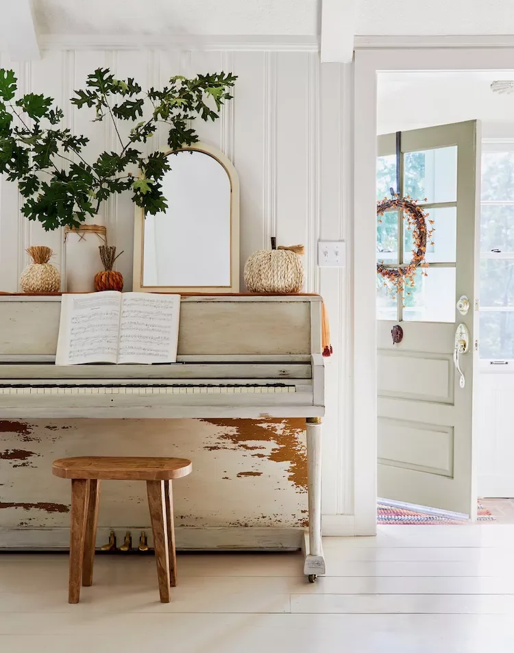 55 Stunning Thanksgiving Décor Ideas to Transform Your Home with Style 23 Thanksgiving Piano Top