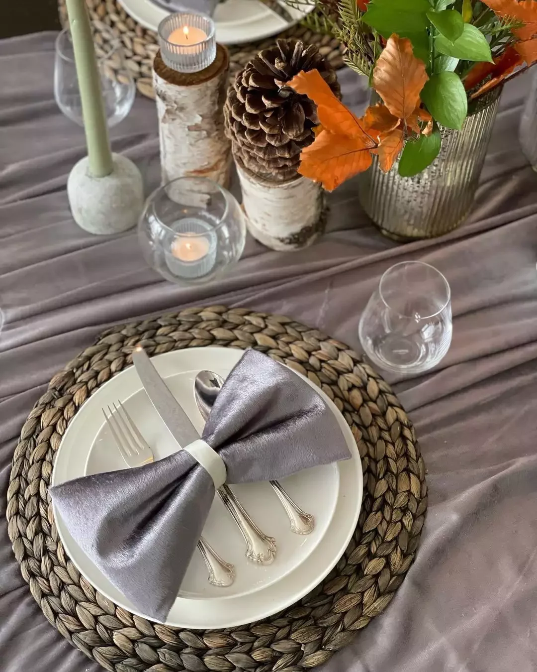 14 Stunning Christmas Napkin Folding Techniques to Transform Your Holiday Table 14 The Poshest Bow Tie