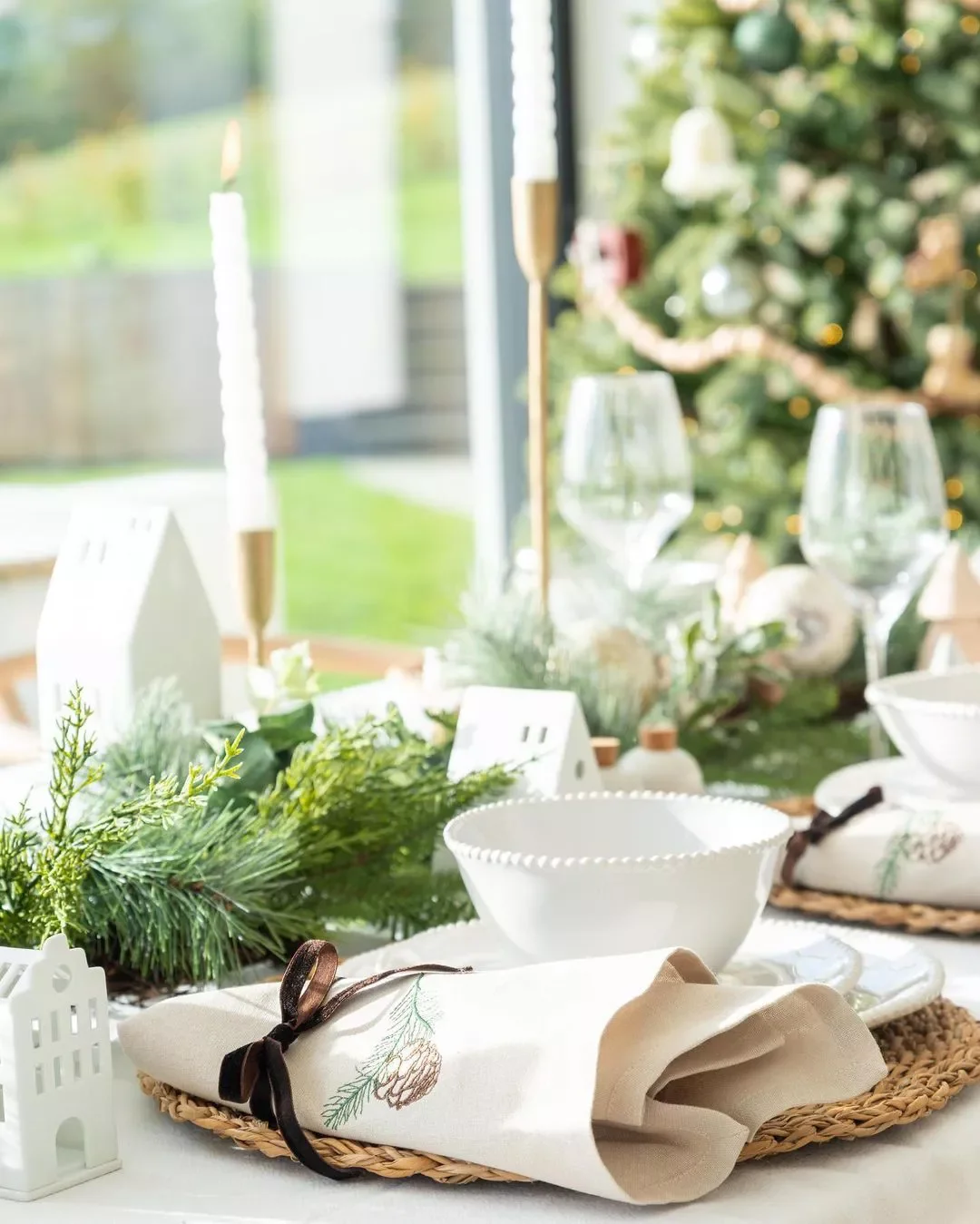 14 Stunning Christmas Napkin Folding Techniques to Transform Your Holiday Table 9 The Triangle Fold