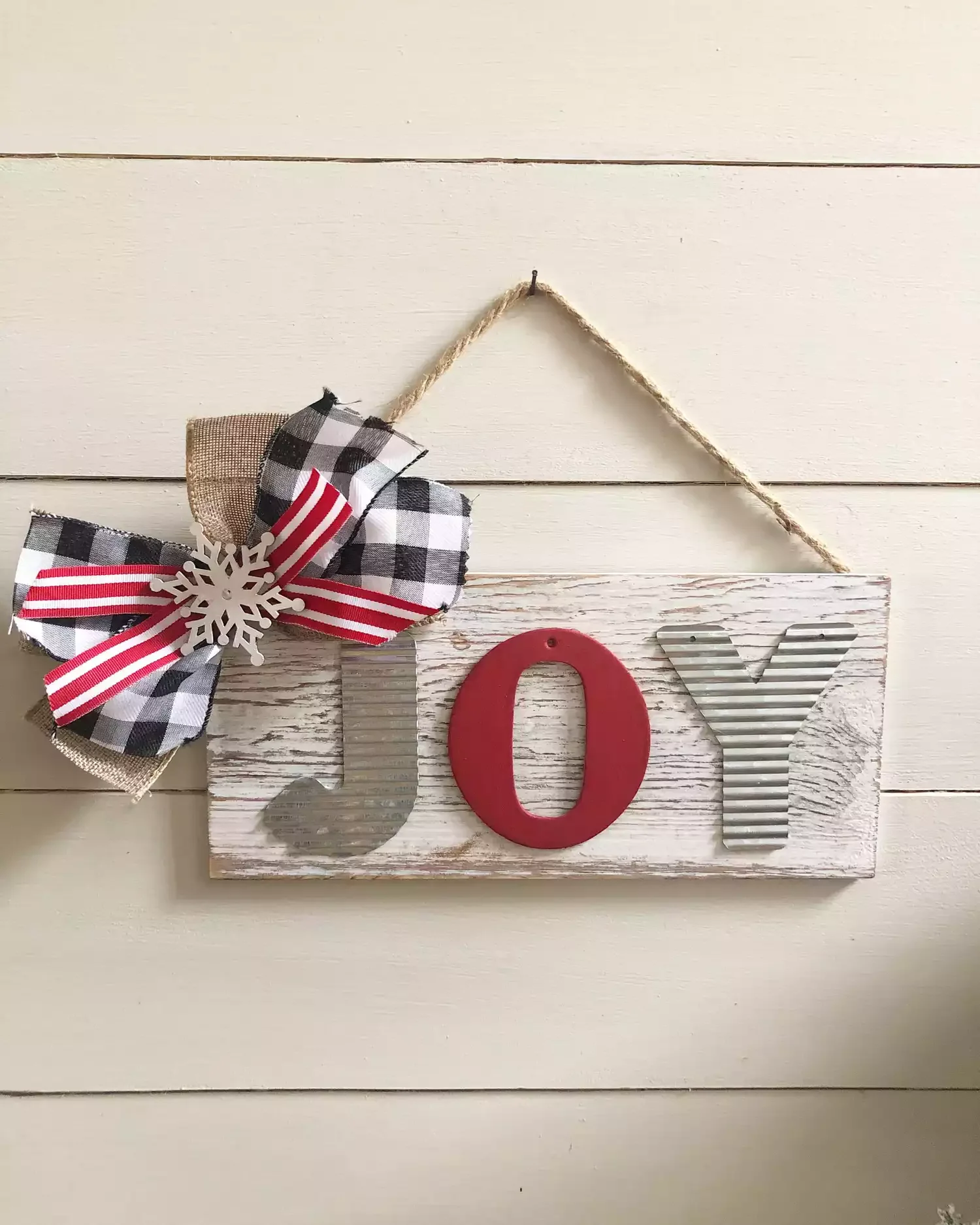 31 DIY Christmas Sign Ideas That Look Professionally Made Tie It Up With a Bow