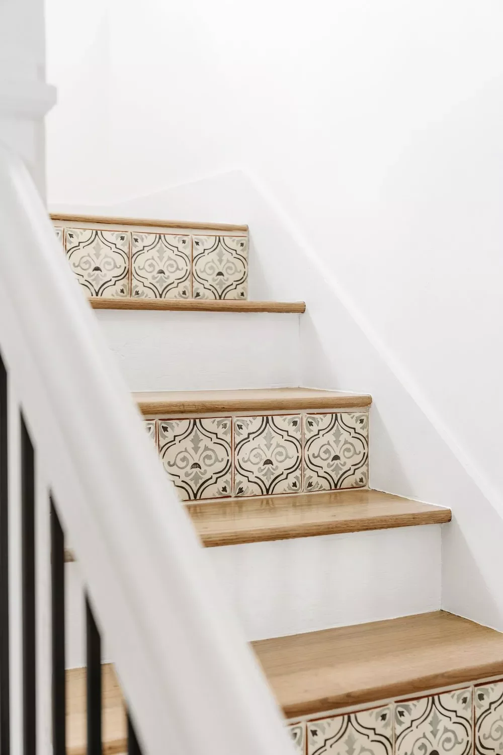 32 Staircase Design Ideas That Transformed Homes This Year Tile Your Stair Risers