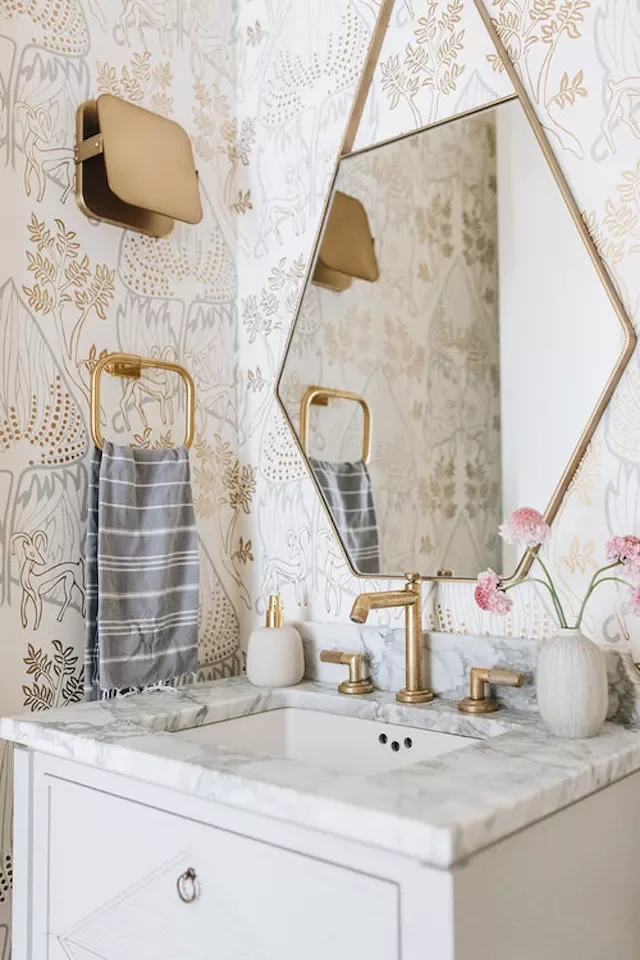 38 Stylish Teen Bathroom Ideas That Balance Fun and Sophistication 33 Timeless Brass