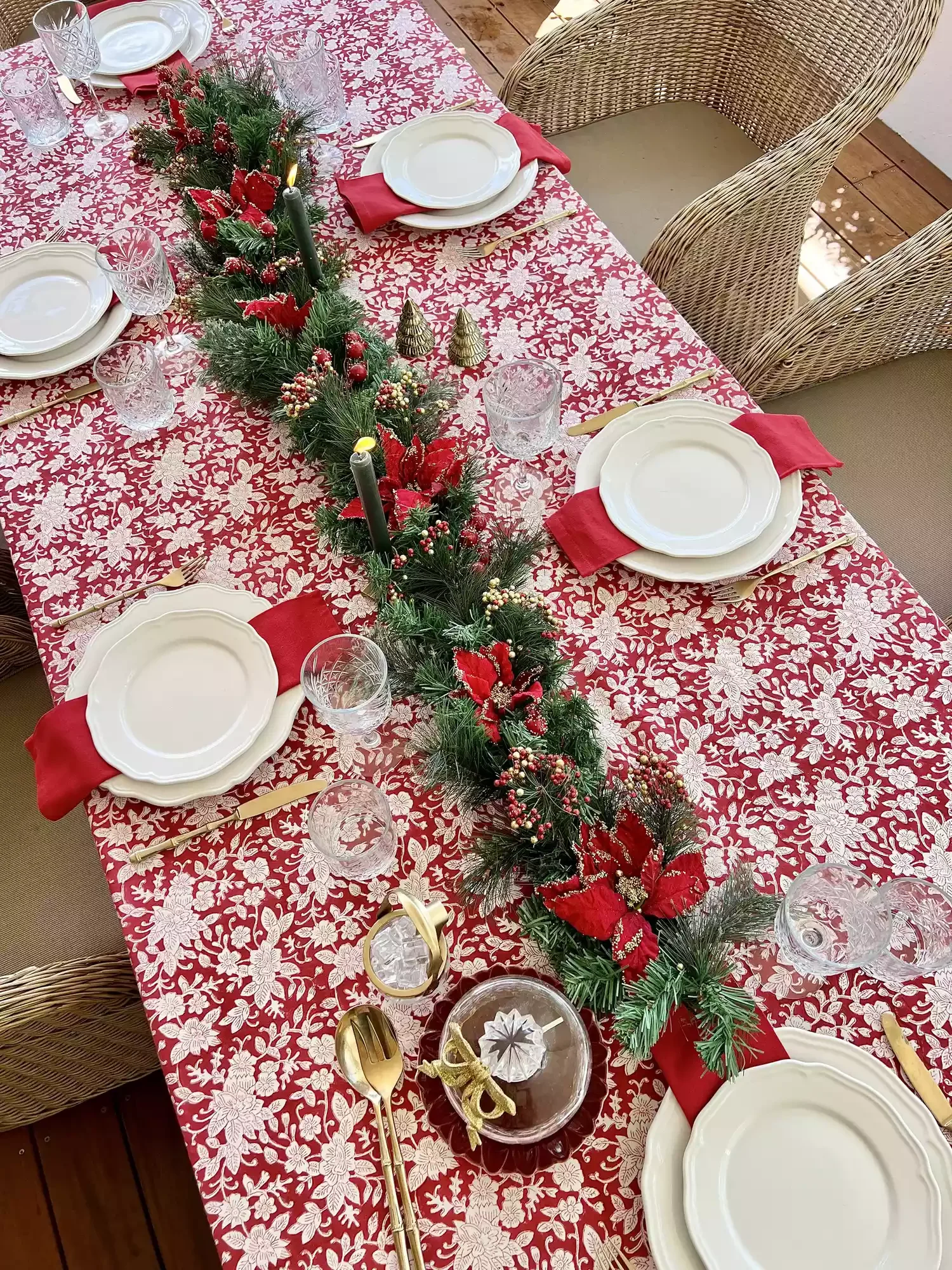 40 Stunning Christmas Table Decor Ideas That Will Make Your Holiday Gatherings Unforgettable 11 Timeless Red