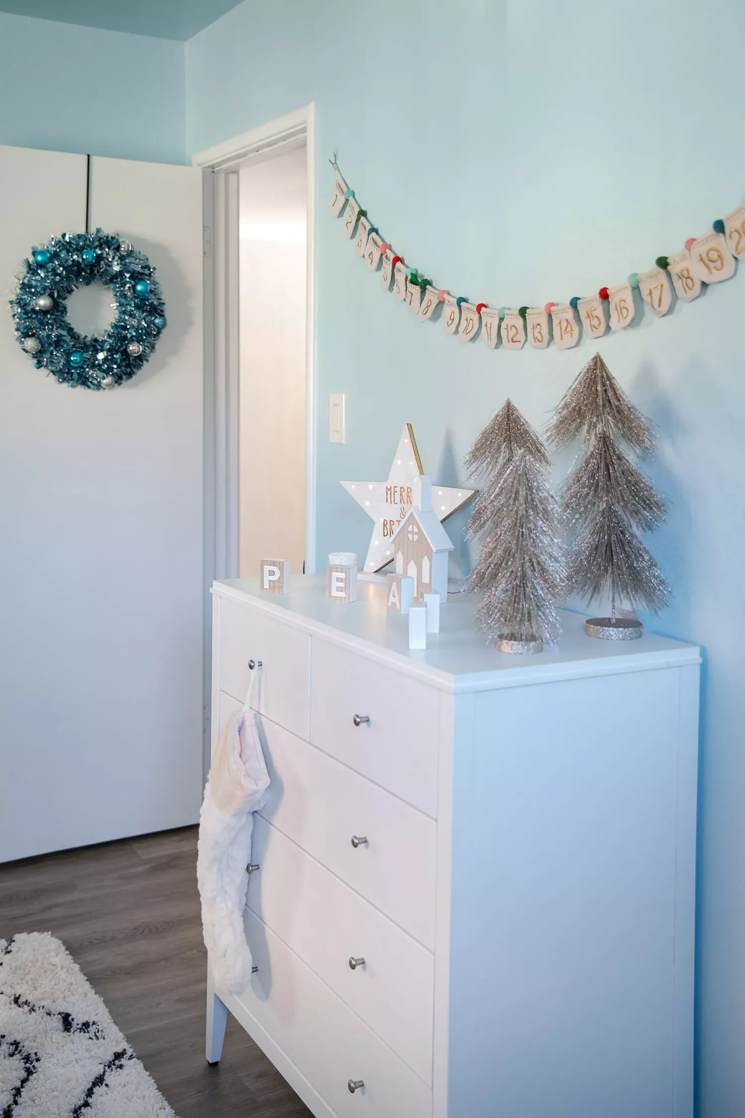 30 Christmas Door Decorating Ideas That Create Masterpieces Tinsel Wreath