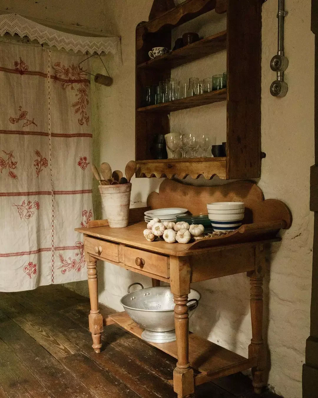 32 Charming Country Kitchen Ideas That'll Make You Never Want to Leave Your Cooking Space 5 Tons of Character