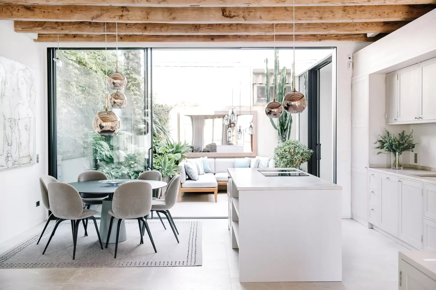 52 Beautiful Courtyard Ideas That Transform Your Outdoor Living Space Townhouse Courtyard