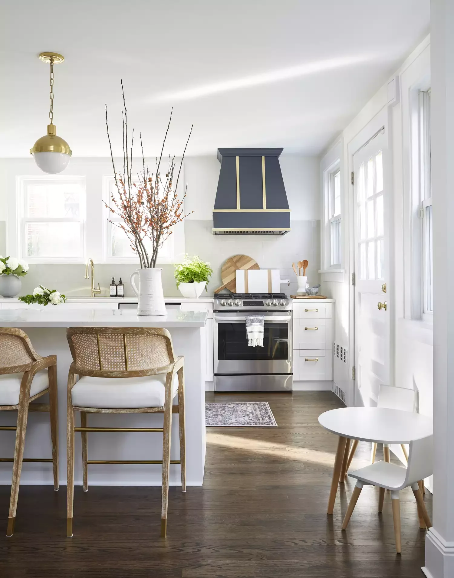 37 Timeless Traditional Kitchen Designs That Create the Perfect Cozy Home 30 Traditional Details