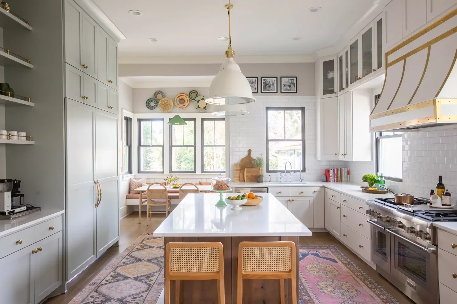 37 Timeless Traditional Kitchen Designs That Create the Perfect Cozy Home 15 Traditional Kitchen Rug