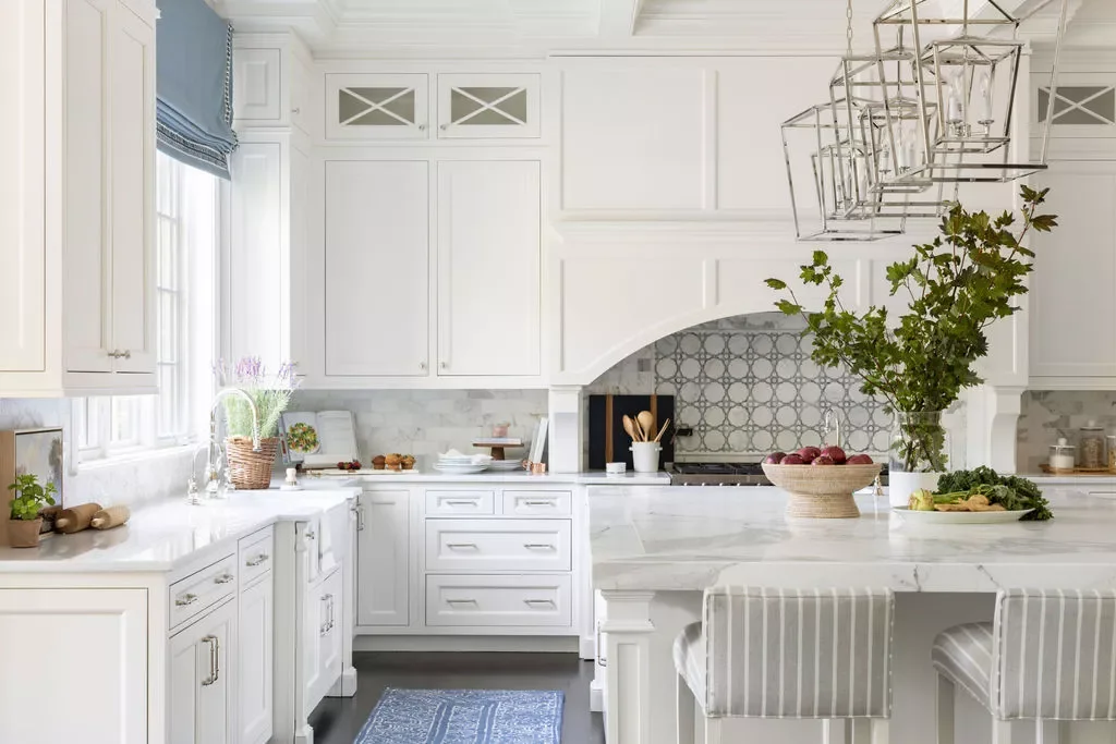 37 Timeless Traditional Kitchen Designs That Create the Perfect Cozy Home 28 Traditional Kitchen Storage