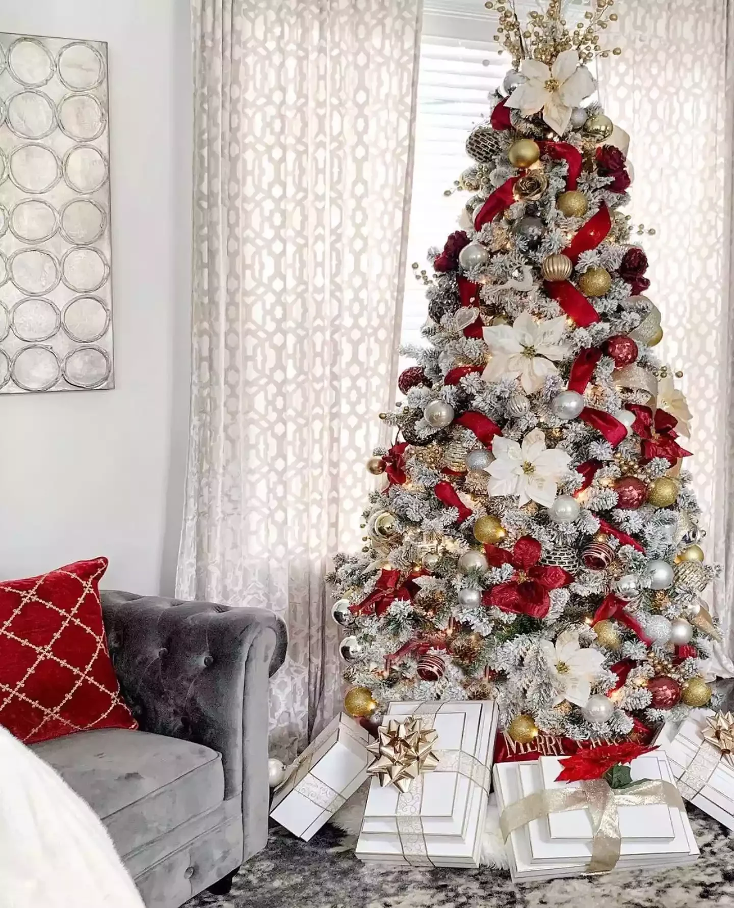 32 Stunning White Christmas Tree Ideas That Will Transform Your Holiday Decor 21 Traditionally Ornate