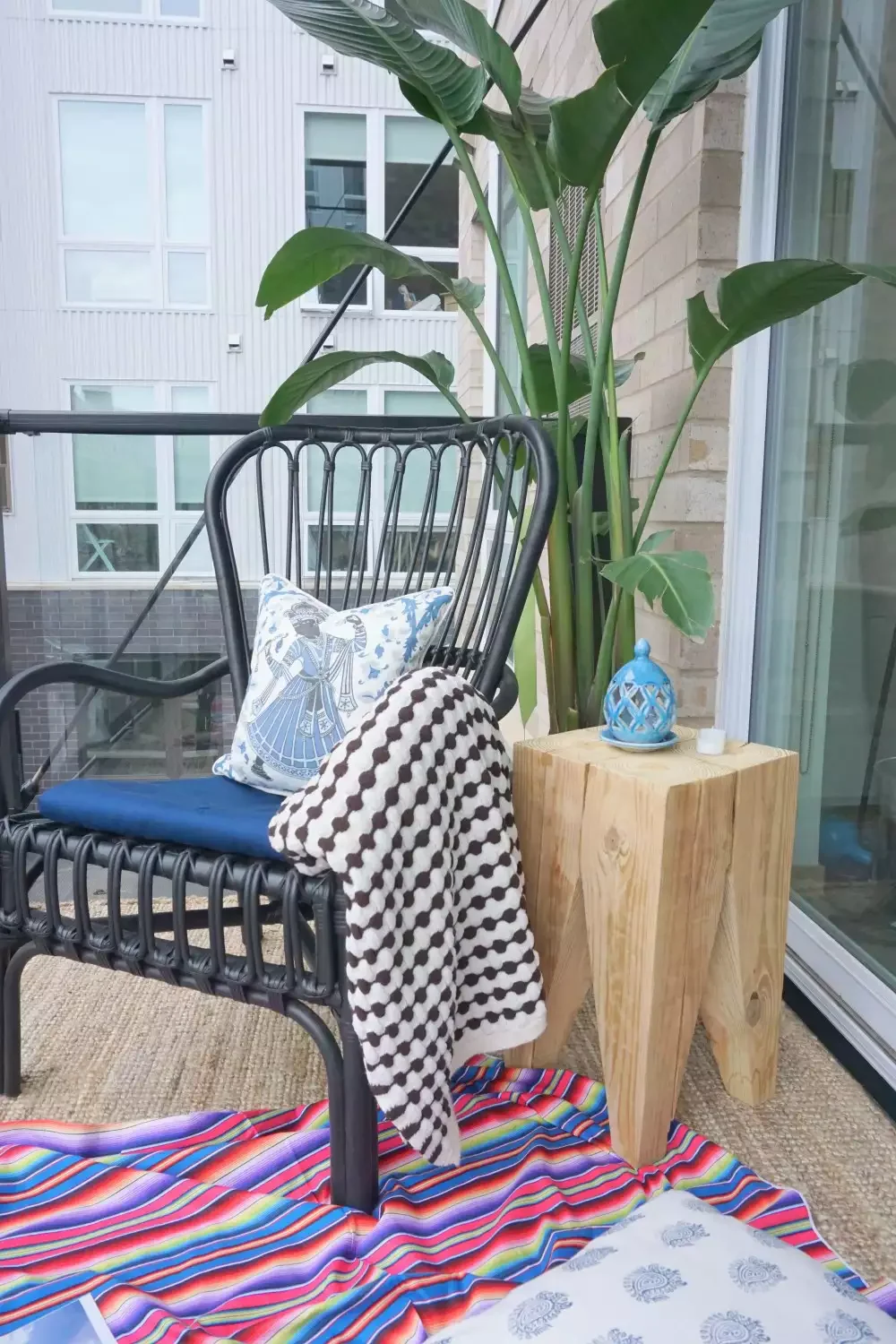 36 Simple Patio DIY Projects to Transform Your Outdoor Space 36 Transform Timber Into a Table