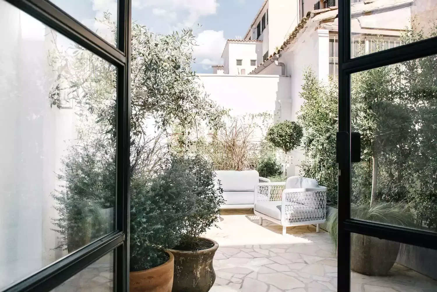 15 Charming Rustic Garden Design Ideas to Transform Your Outdoor Space Transform a City Terrace