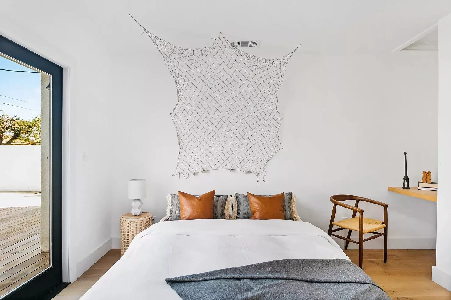 28 Multi-Purpose Office Guest Room Ideas to Create Your Perfect Hybrid Space 16 Transform a Nook