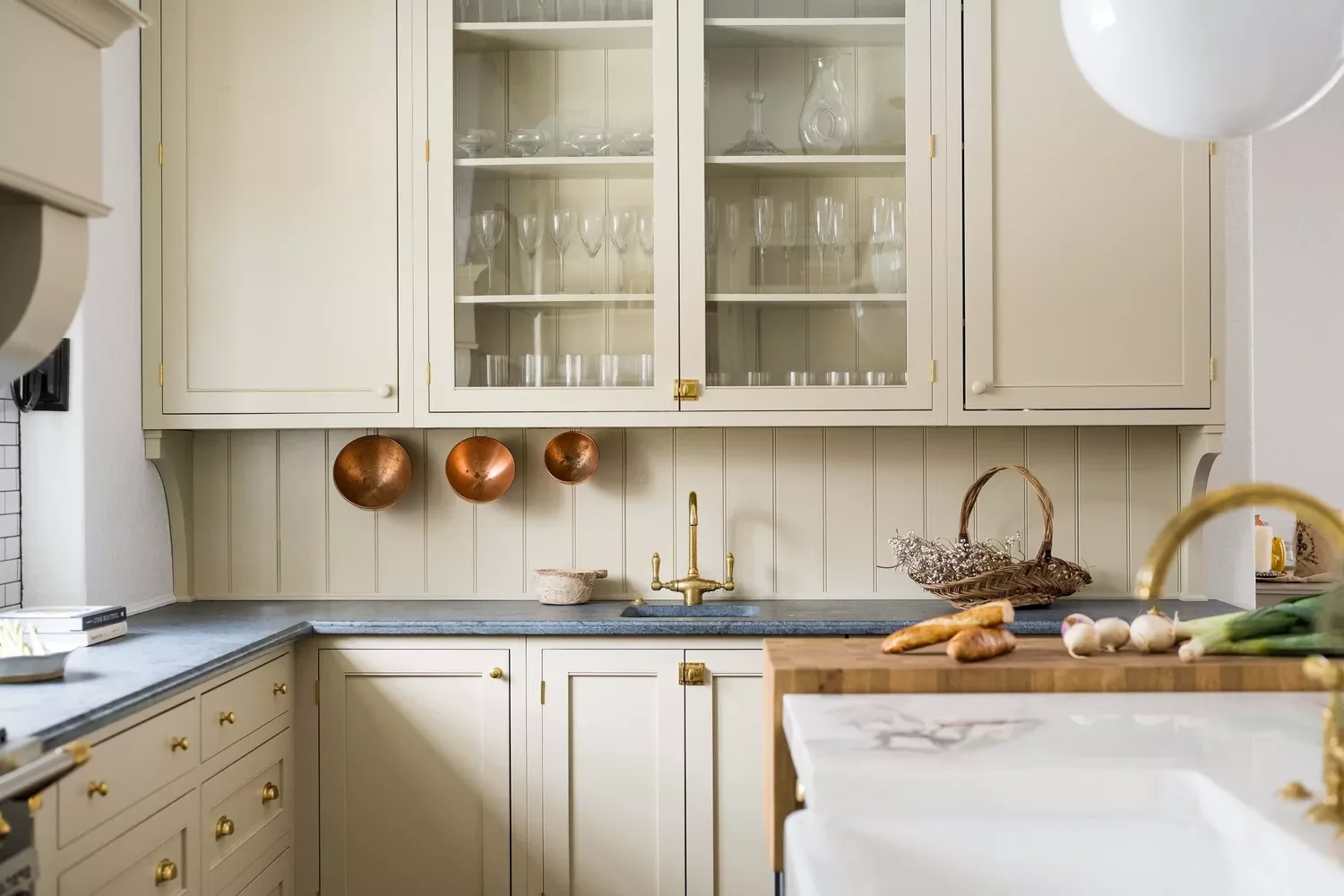 44 Beautiful Beadboard Kitchen Backsplash Ideas to Create Your Dream Cooking Space 42 Transitional Beadboard