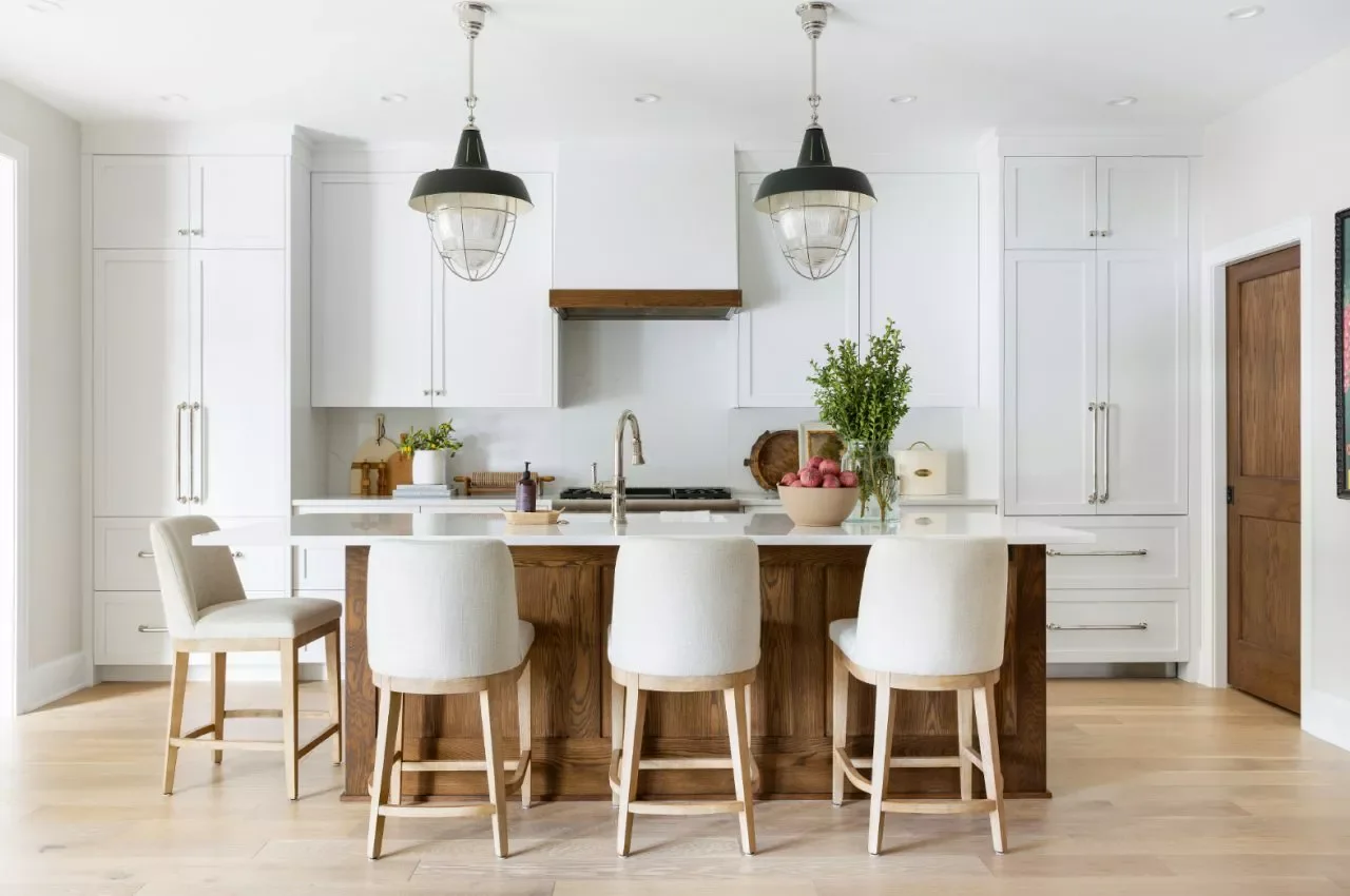 37 Timeless Traditional Kitchen Designs That Create the Perfect Cozy Home 7 Transitional Kitchen