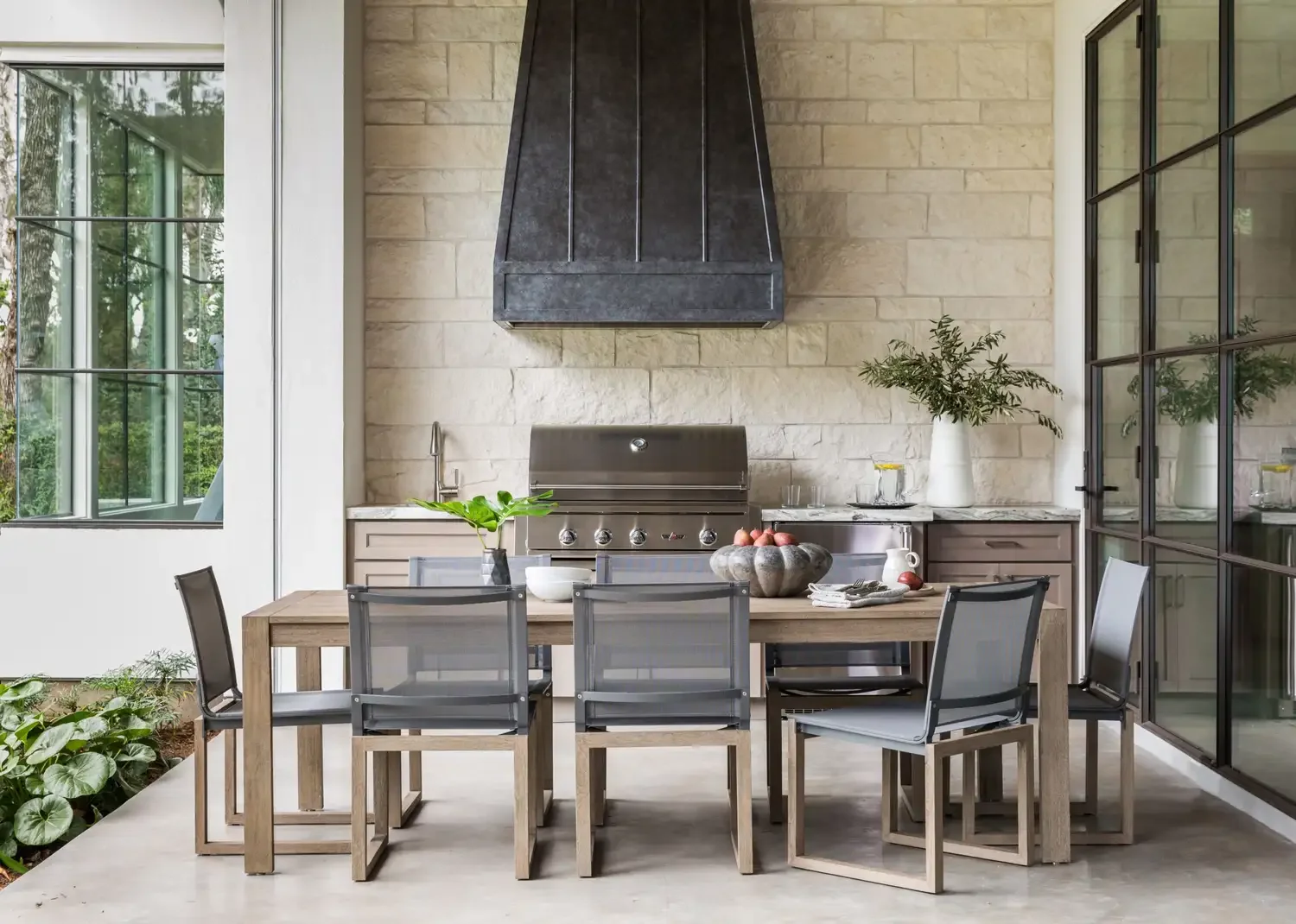26 Stunning Covered Outdoor Kitchen Ideas to Transform Your Backyard Cooking Experience 10 Transitional-Style Kitchen