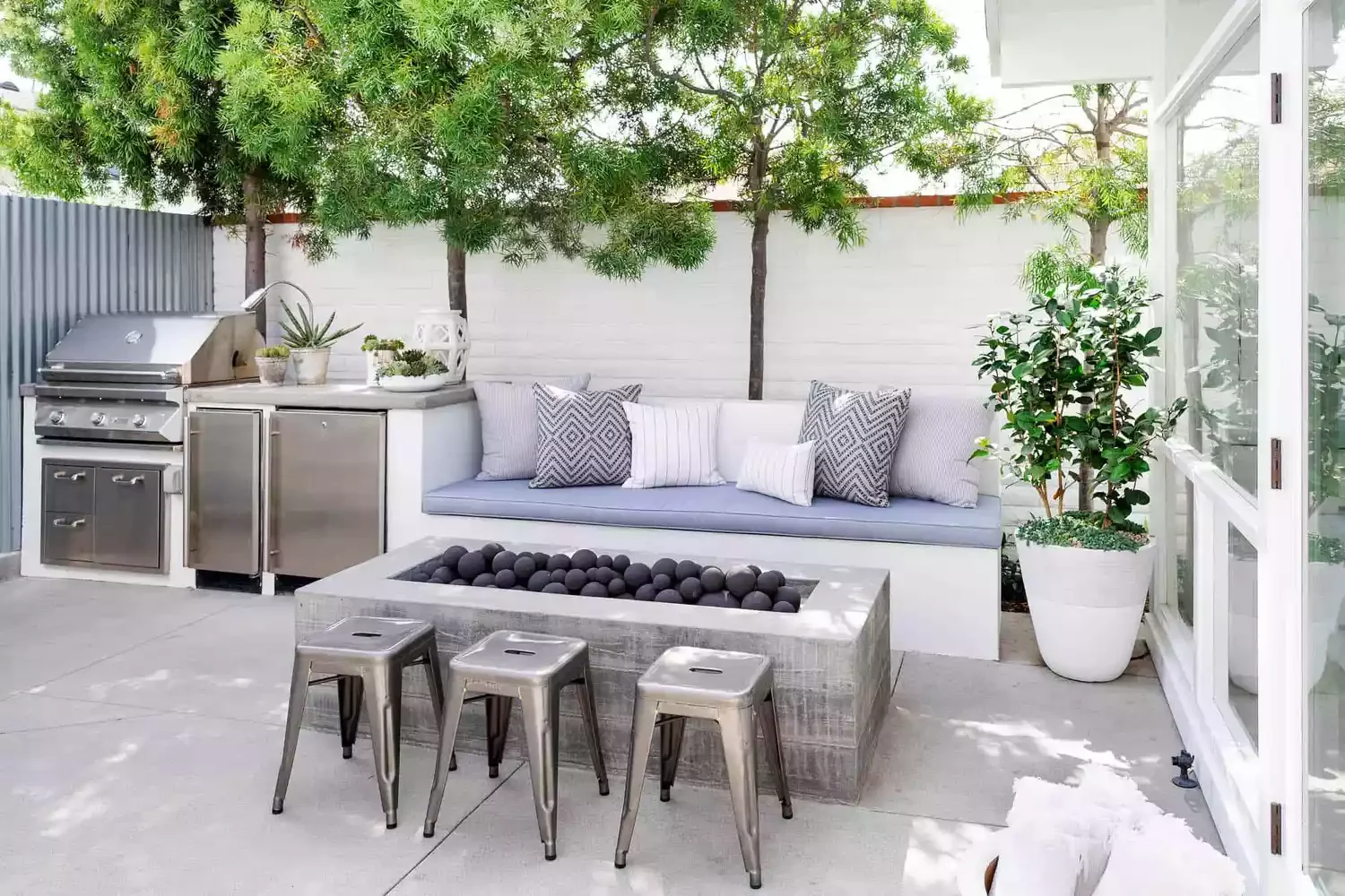 25 Stunning Fire Pit Landscaping Ideas That Transform Your Backyard Into an Entertainment Paradise 19 Trees Overlooking Fire Pit