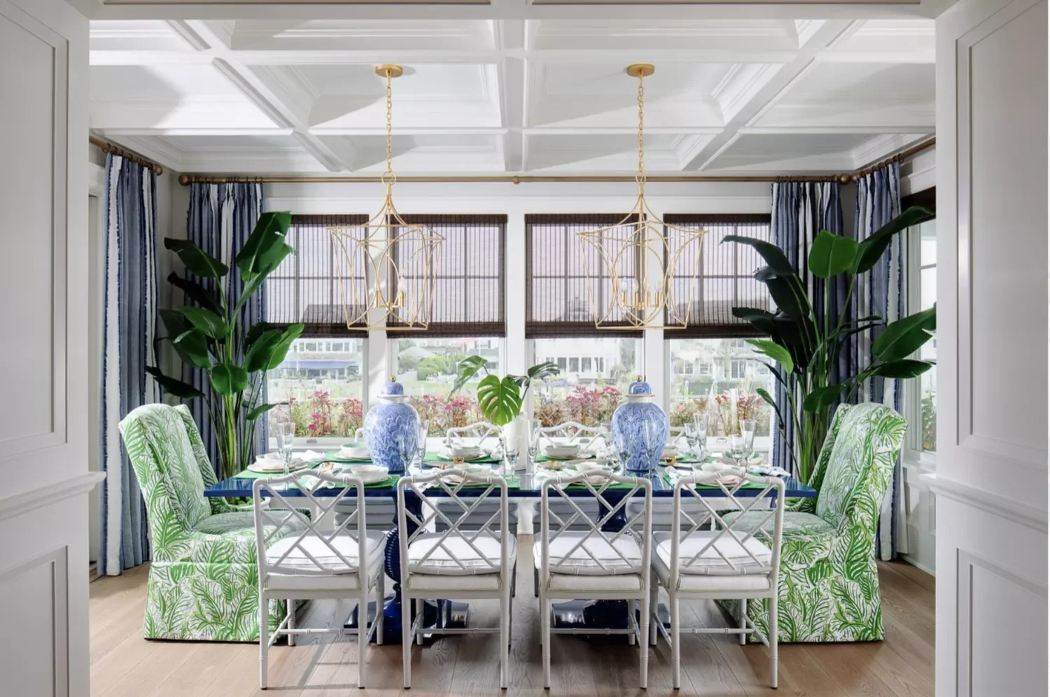 32 Stunning Dining Room Wainscoting Ideas That Will Transform Your Space Tropical Wainscoting