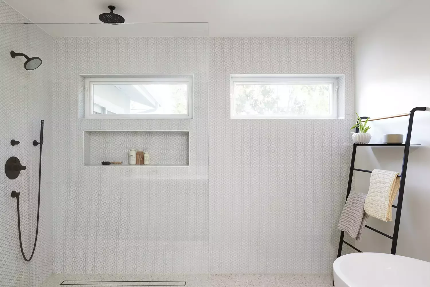 53 Stunning Walk-In Shower Ideas for Modern, Accessible Bathrooms 39 Try Black Hardware