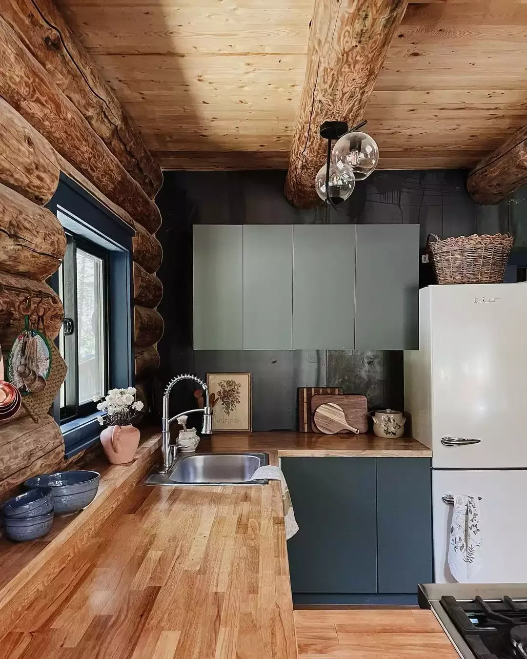 18 Cozy Cabin Kitchen Design Ideas That'll Make You Want to Move to the Mountains 13 Try Pops of Earthy Paint