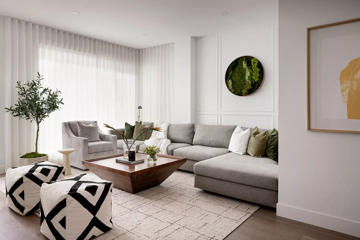30 Gorgeous Living Room Rug Ideas That Will Transform Your Space This Year Try Soft Black and White