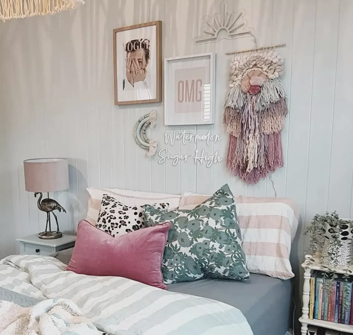 20 Tween Bedroom Ideas That Will Absolutely Wow Them 2 Try This Setup Above the Bed