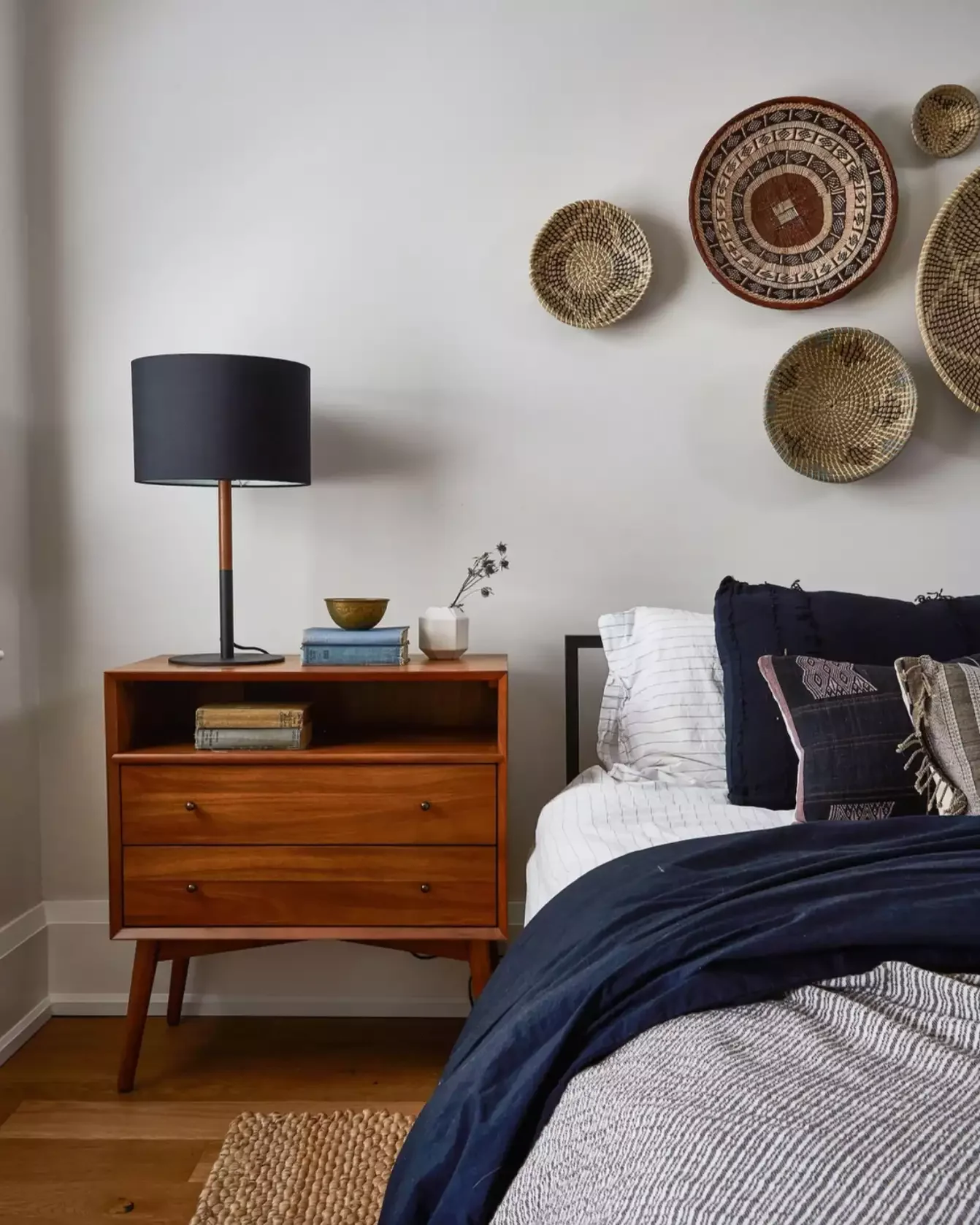 24 Cozy Bedroom Lighting Ideas You'll Absolutely Love Try a Black Lampshade