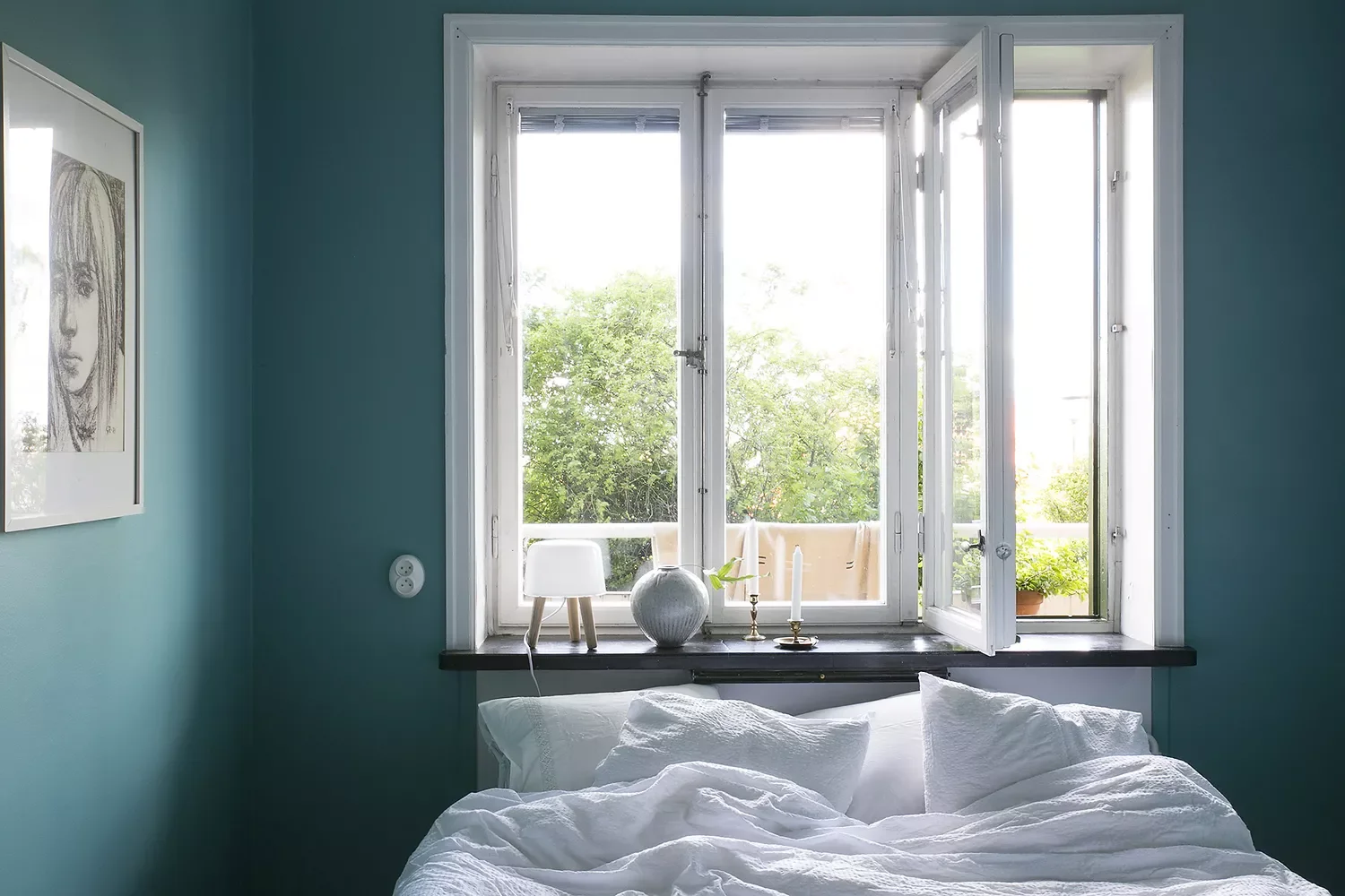 52 Clever Small Bedroom Ideas That Maximize Every Square Inch 35 Try a Bold Wall Color