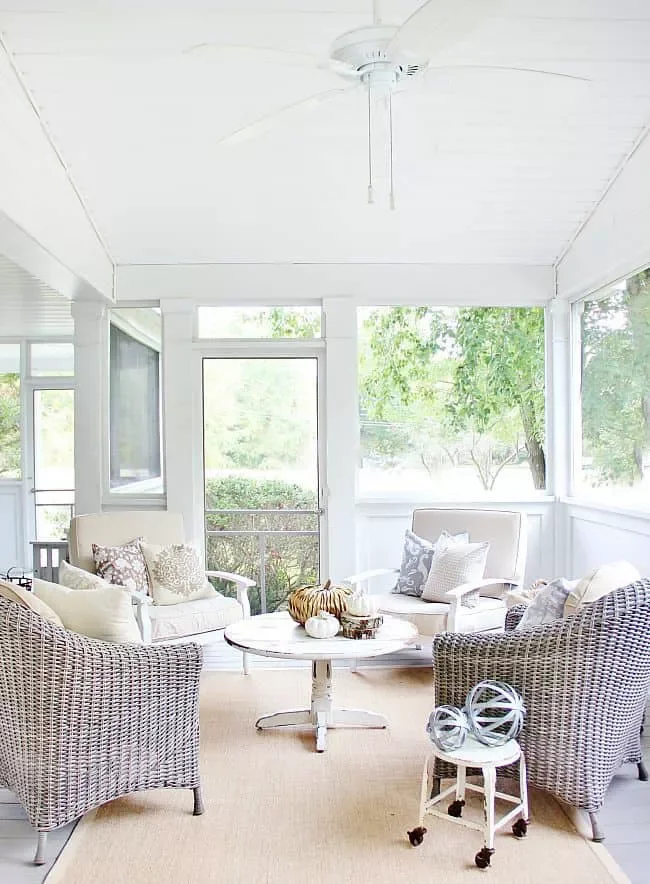 24 Stunning Modern Screened Porch Ideas to Transform Your Outdoor Living Space 11 Try a Farmhouse Look