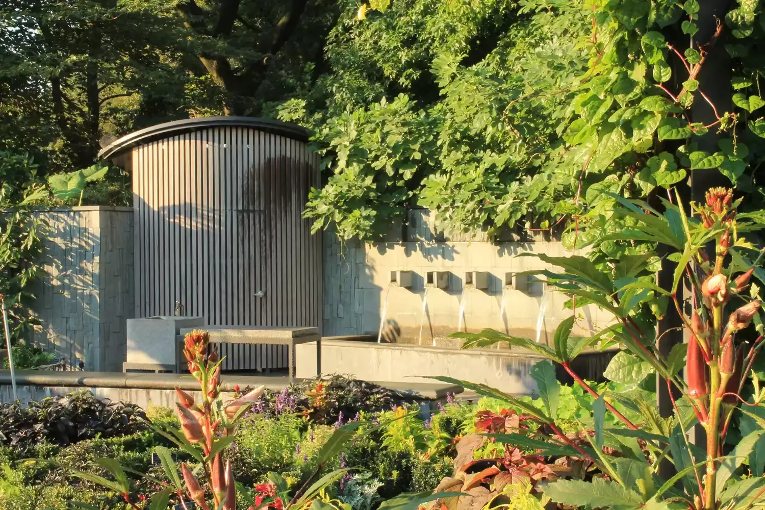 60 Garden Decor Ideas That Transform Your Outdoor Space Try a Fence Fountain