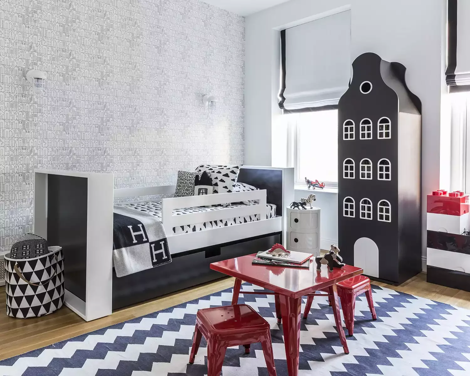 31 Creative Toddler Bedroom Ideas That Will Delight Both Kids and Parents 3 Try a Graphic Color Scheme