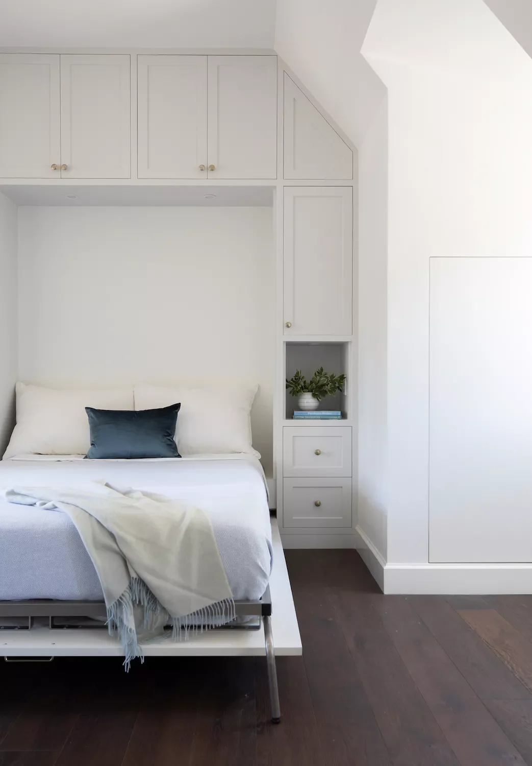 37 Ways to Create the Perfect Guest Bedroom Your Visitors Will Never Want to Leave 13 Try a Murphy Bed