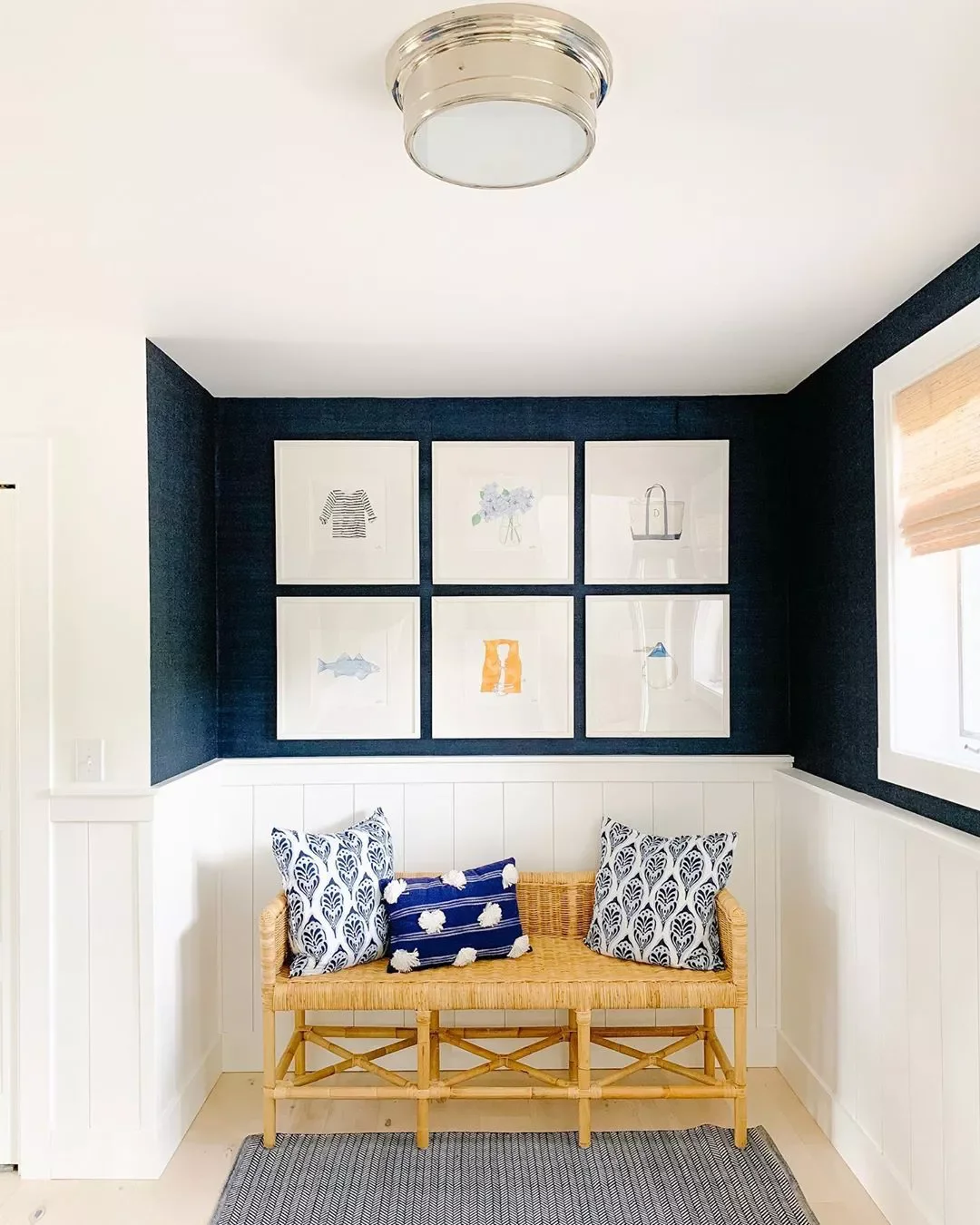 10 Stunning Lake House Decorating Ideas to Transform Your Waterfront Retreat 3 Try a Nautical Theme