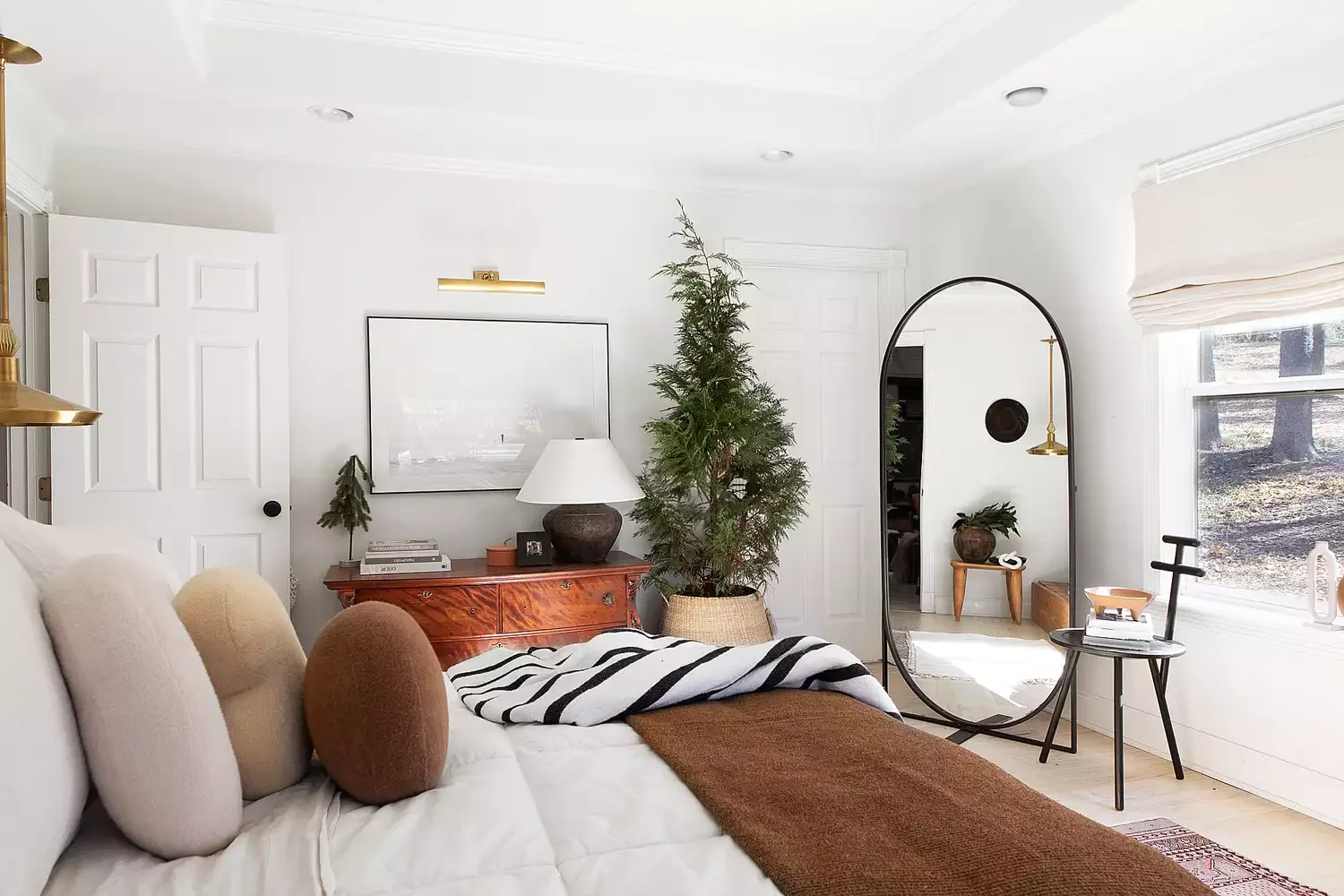 32 Christmas Bedroom Decor Ideas That Make Mornings Magical Try a Potted Christmas Tree
