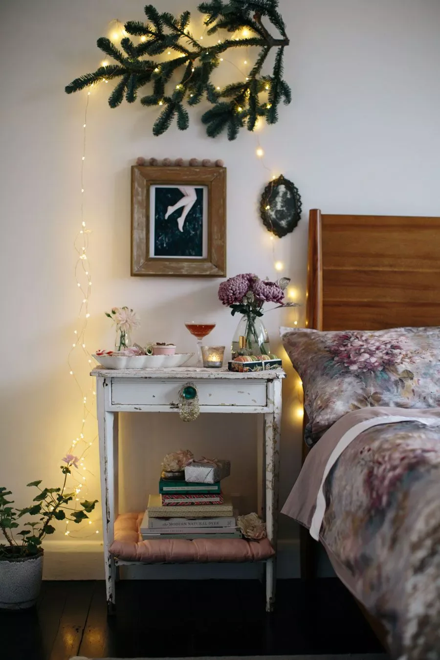 32 Christmas Bedroom Decor Ideas That Make Mornings Magical Try a Sugar Plum Fairy Theme