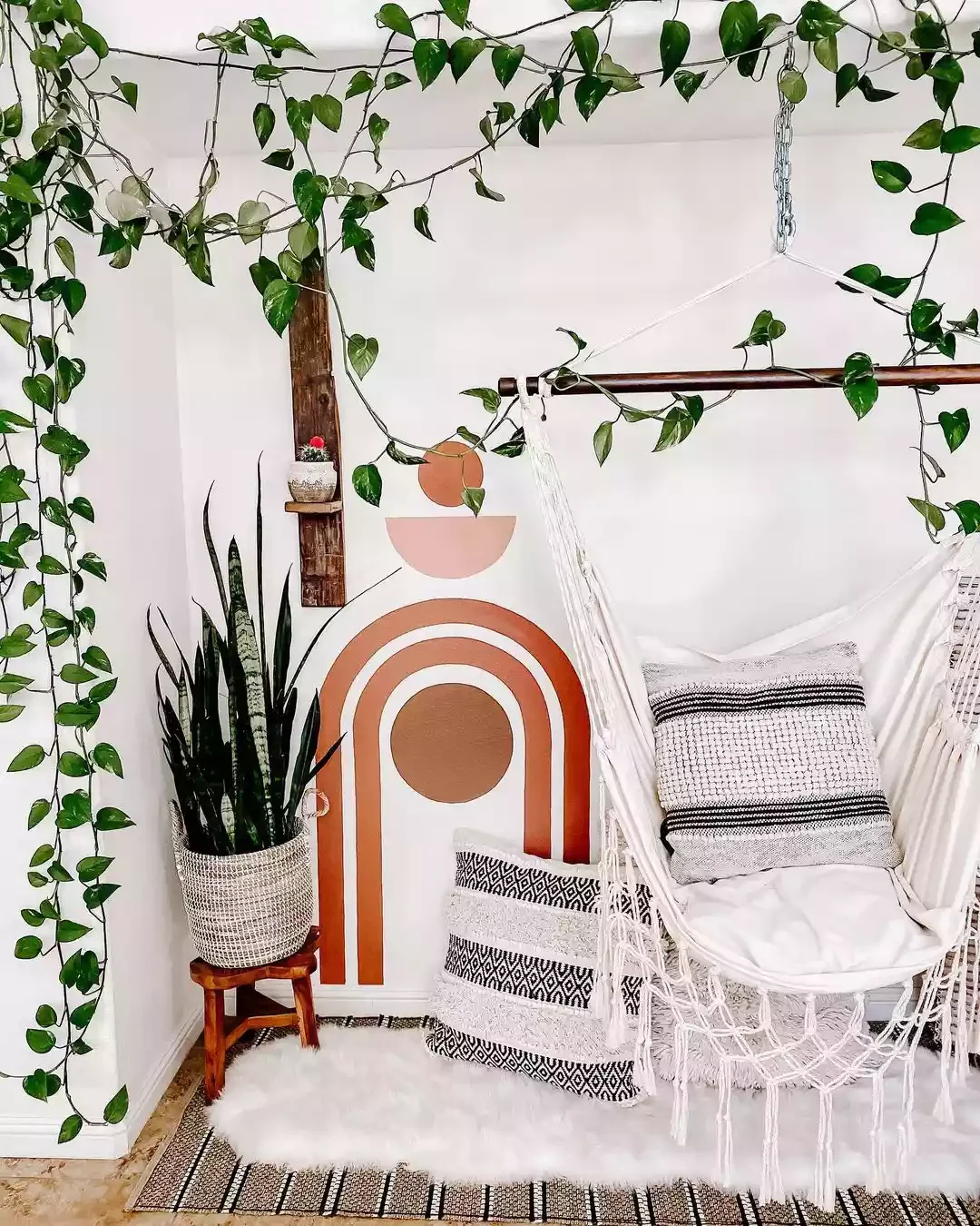 15 Indoor Plant Room Ideas to Create Your Personal Green Paradise 11 Try a Trailing Collection for the Boho Vibe