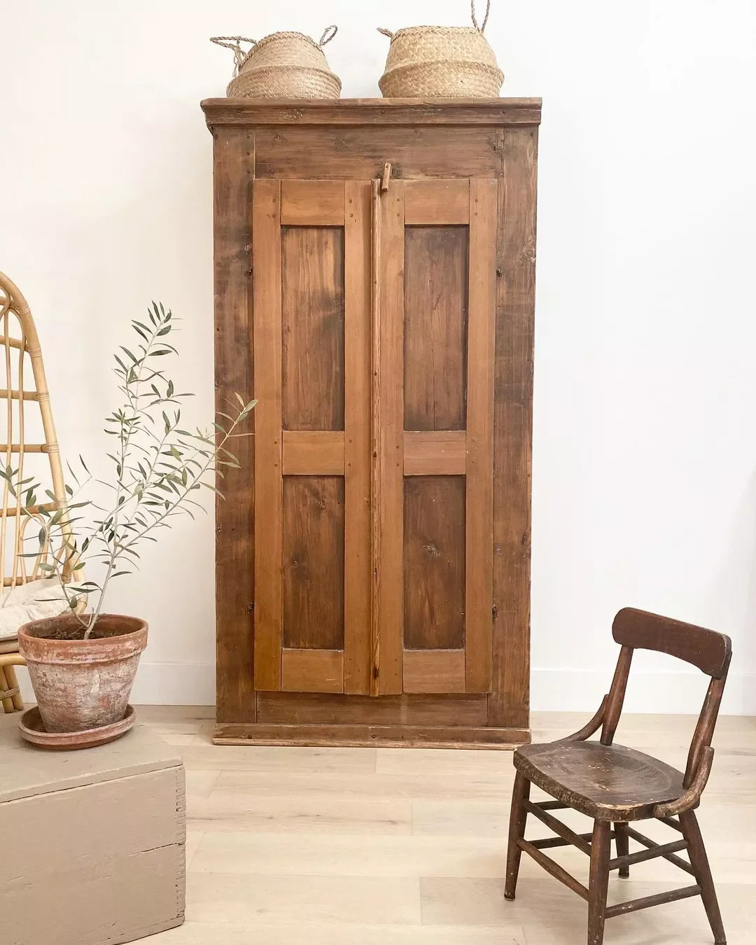 22 Smart Bedding Storage Solutions That Actually Work Try a Wardrobe