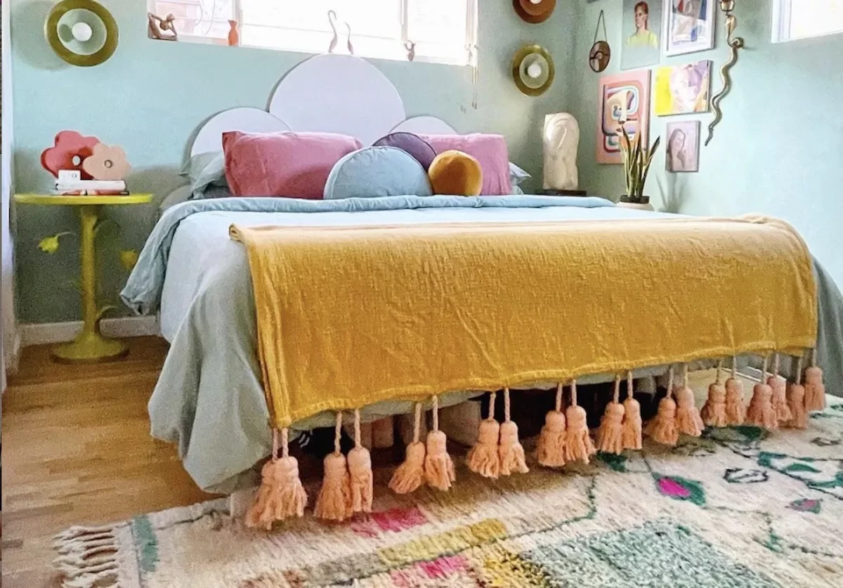 24 Sunny Yellow Bedroom Ideas to Brighten Your Space 16 Try a Yellow Throw