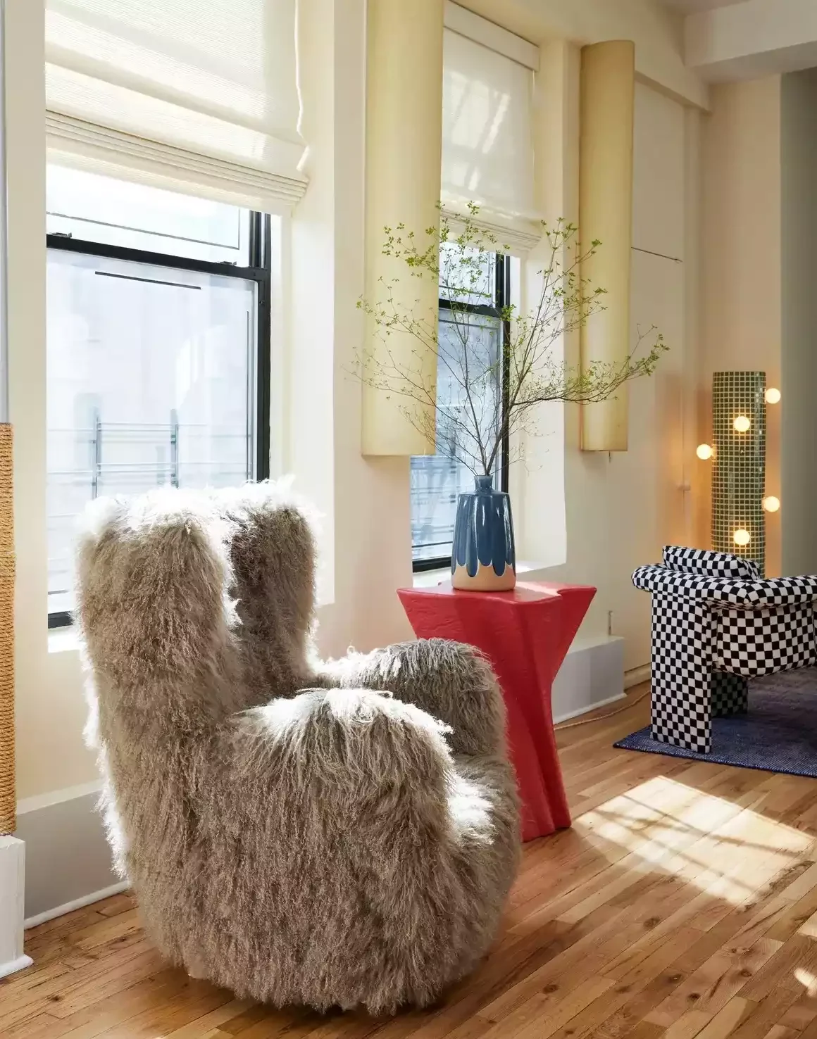 30 Beautiful Ways to Transform Your Apartment Into a Cozy Haven 14 Try an Accent Chair