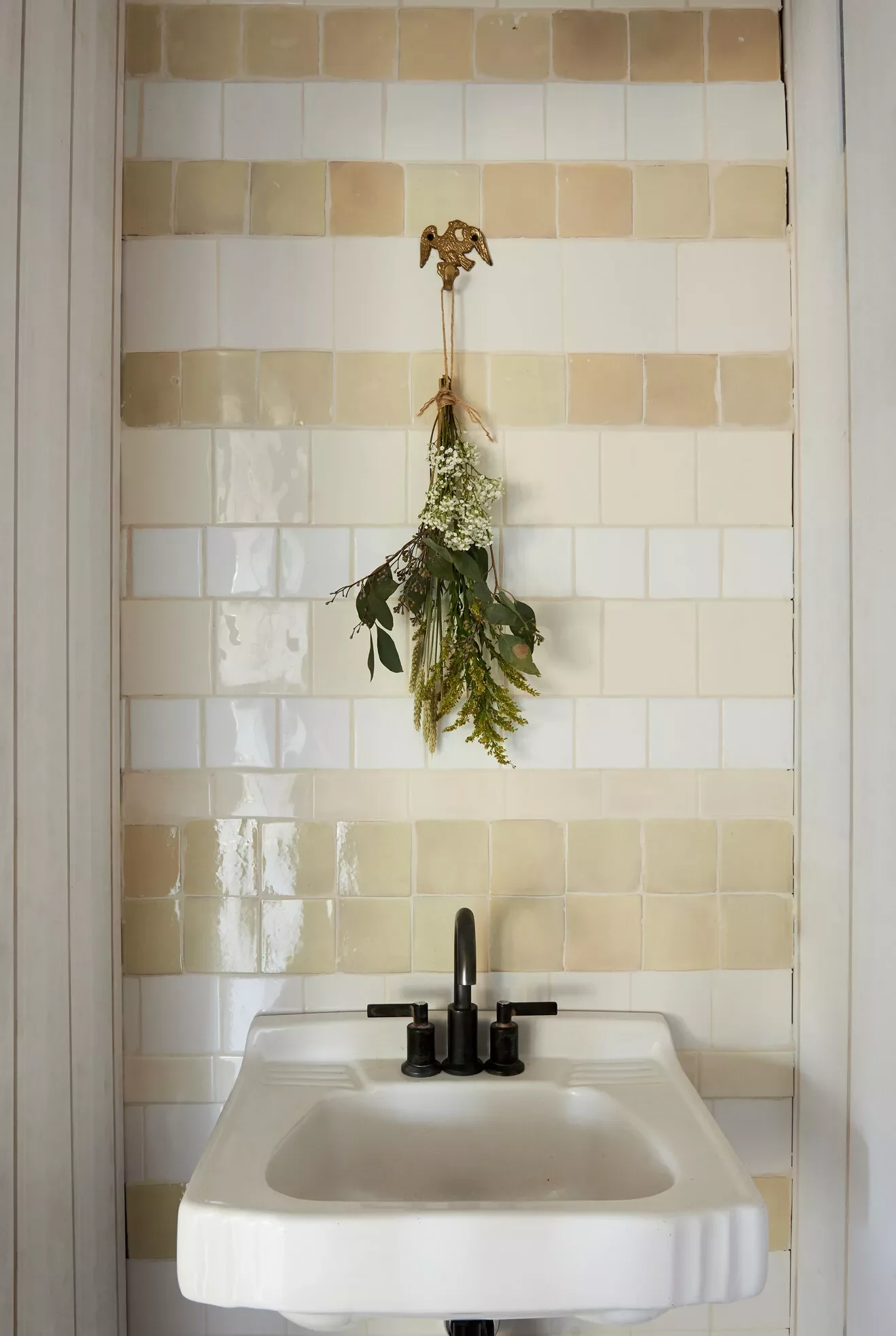 32 Christmas Bathroom Ideas That Create a Holiday Wonderland Try an Easy Bouquet