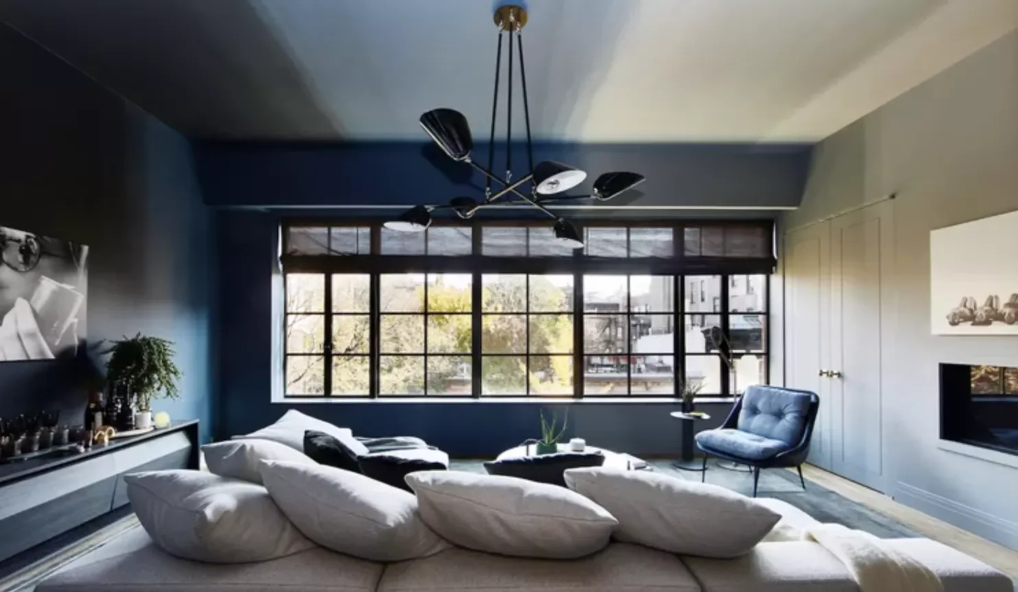 50 Elegant Living Room Ideas That Feel Warm and Inviting 43 Try an Ombre Paint Finish