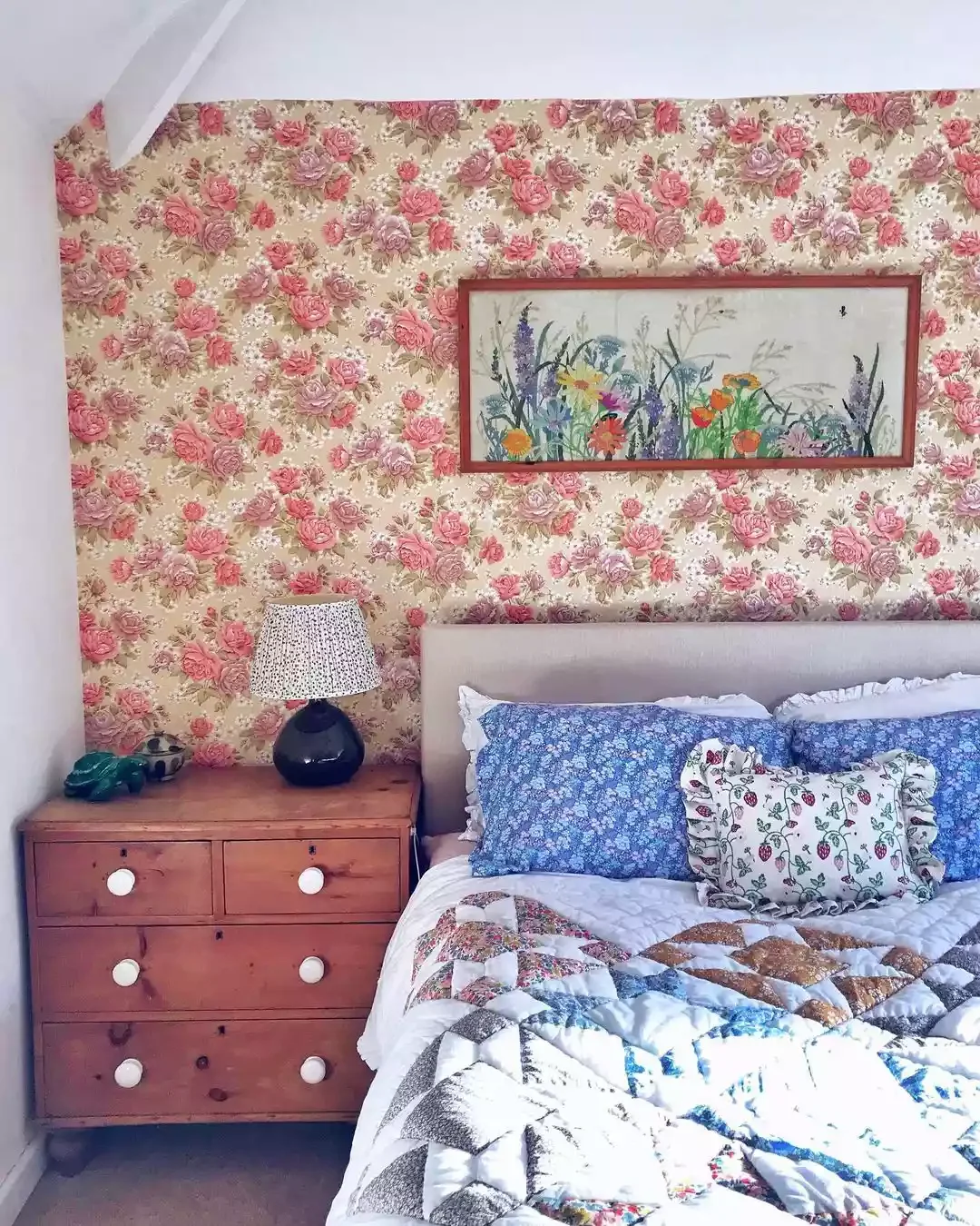 34 Dreamy Cottagecore Bedroom Ideas That Will Make You Want to Redecorate Tonight 29 Turn a Small Chest Into a Nightstand