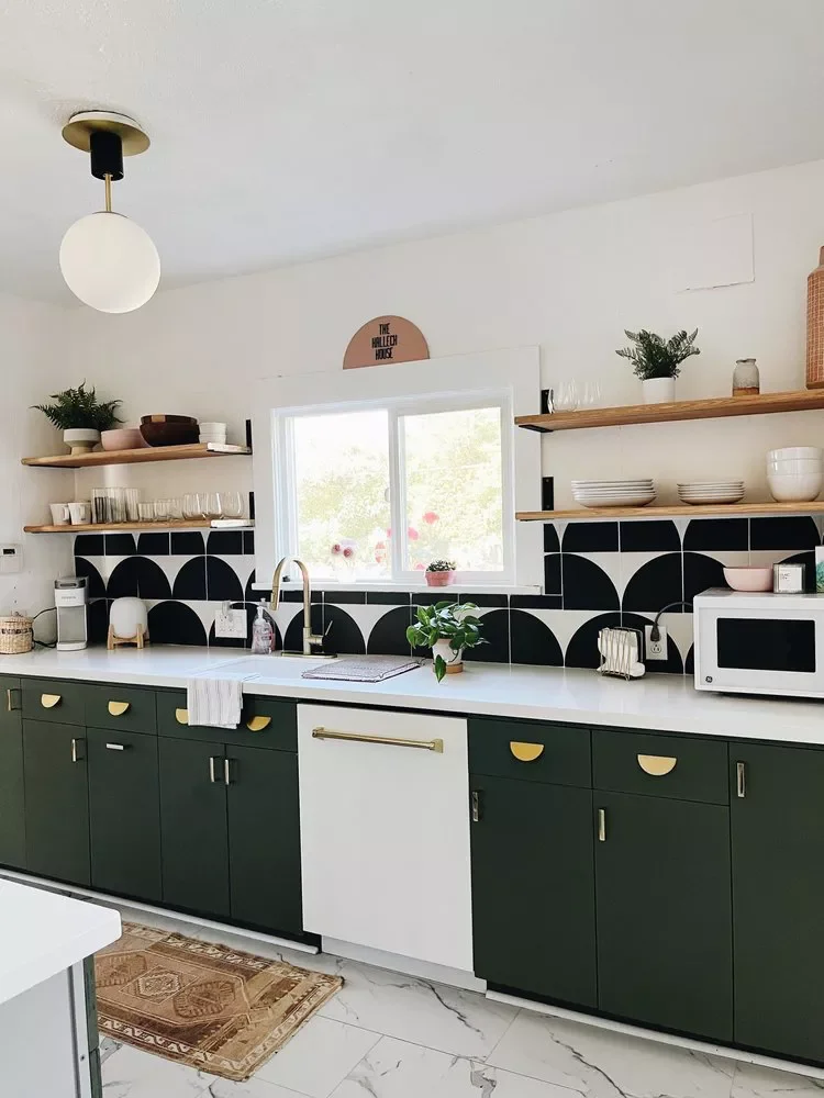 20 Bohemian Decor Ideas to Transform Your Home Into a Relaxing Haven 19 Tuxedo Boho Style Kitchen