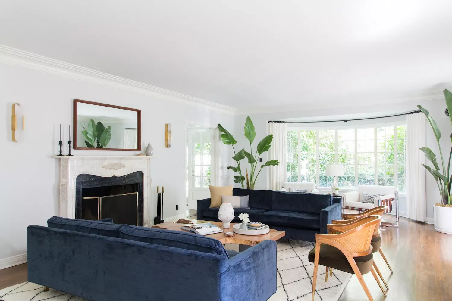12 Classic Living Room Arrangements That Never Go Out of Style Twin Sofas Layout