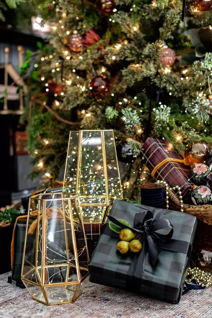 25 Stunning Christmas Lantern Ideas That'll Make Your Holiday Decor Absolutely Magical 3 Twinkly Lights